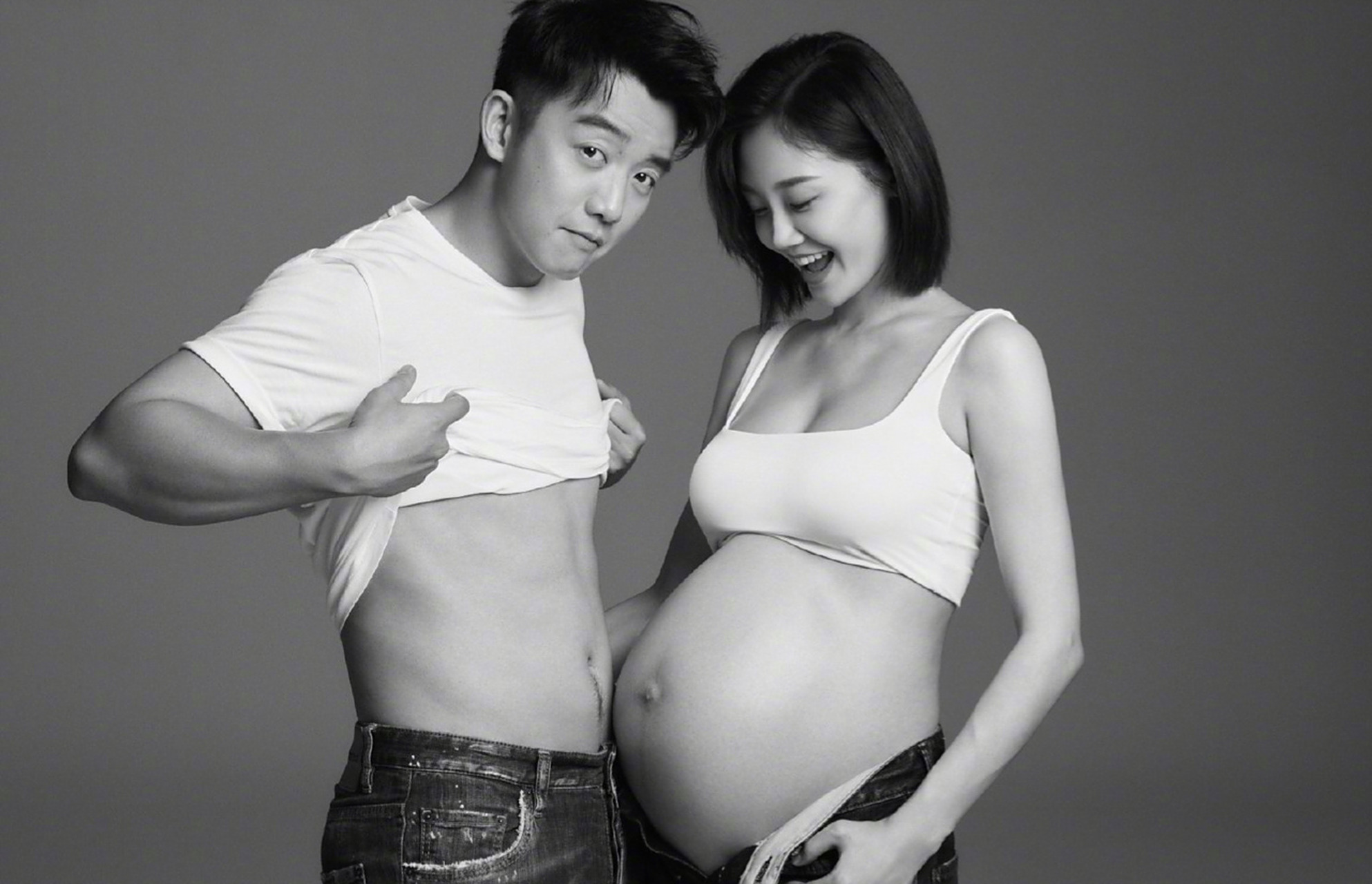 明星孕妇照:恭喜郑恺荣升奶爸!