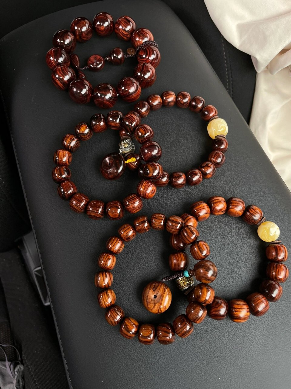 海南黄花梨糠梨油梨紫油梨对比 以海黄老料为例,只要是老料油性基本都