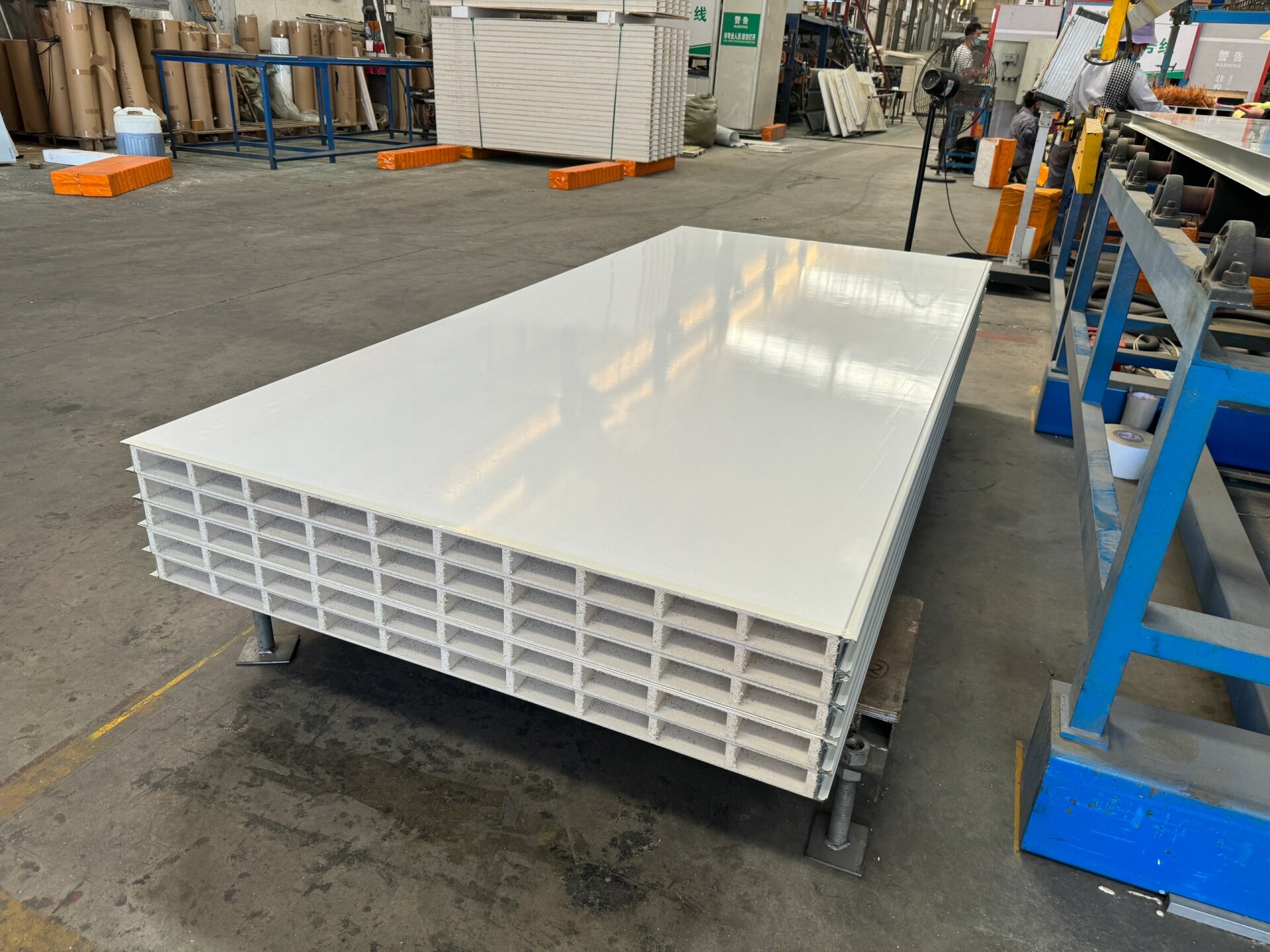 50mm厚中空玻镁夹芯板