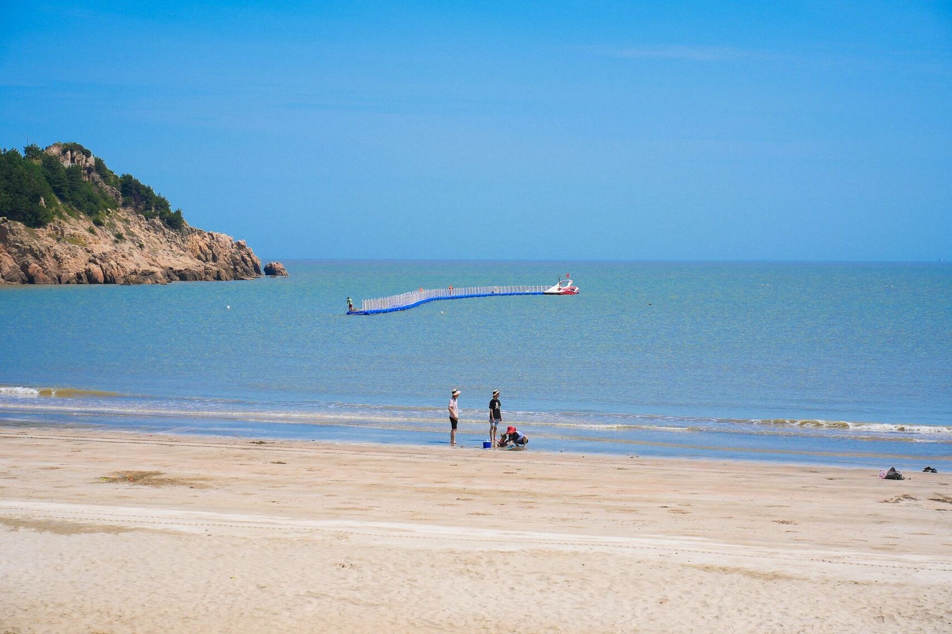嵊泗基湖沙滩旅游攻略 基湖沙滩是嵊泗出名的海滨浴场之一,绵长的海滩