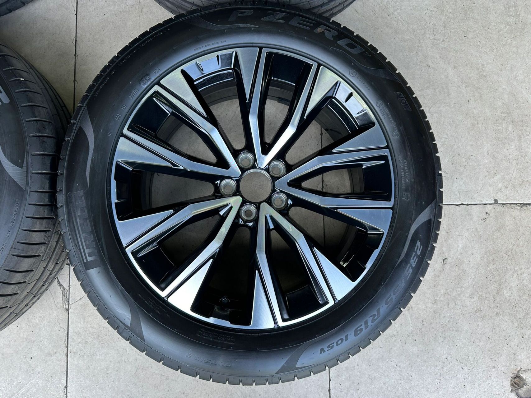 沃尔沃xc60原厂19寸轮毂轮胎 19寸沃尔沃xc60轮毂轮胎