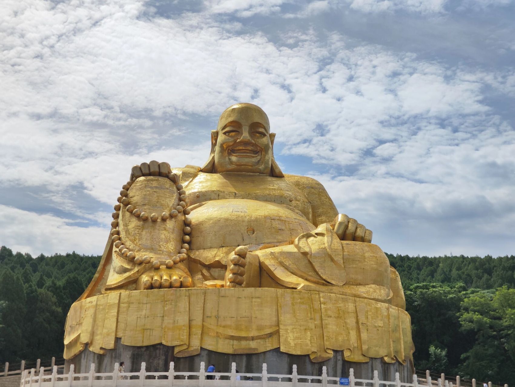 济南千佛山旅游攻略08 如果想看弥勒大佛,切记不要上山,就在进门不