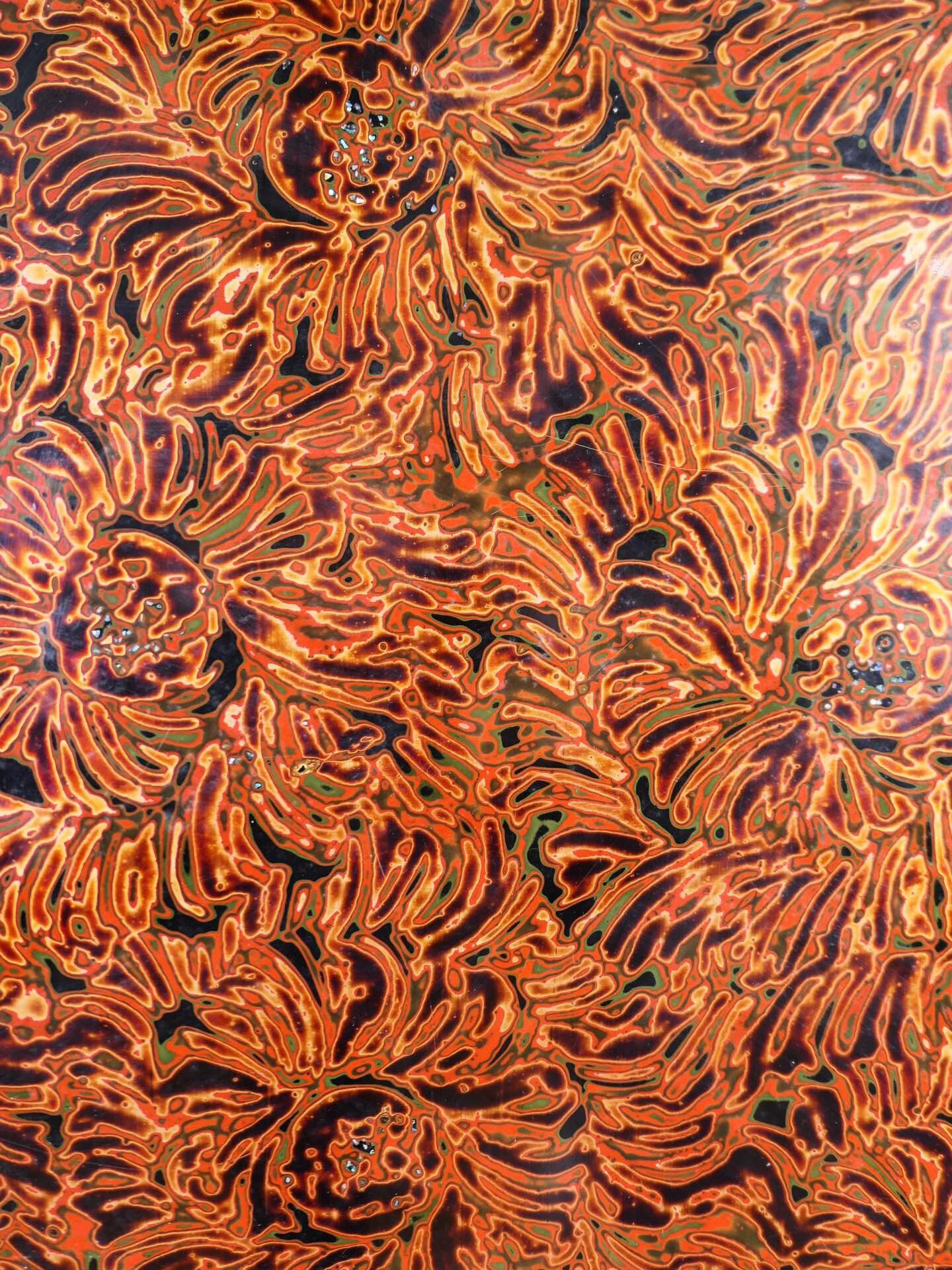 菠萝漆(犀皮漆)承盘 尺寸90x90厘米 犀皮漆器,又称"菠萝漆",是传统