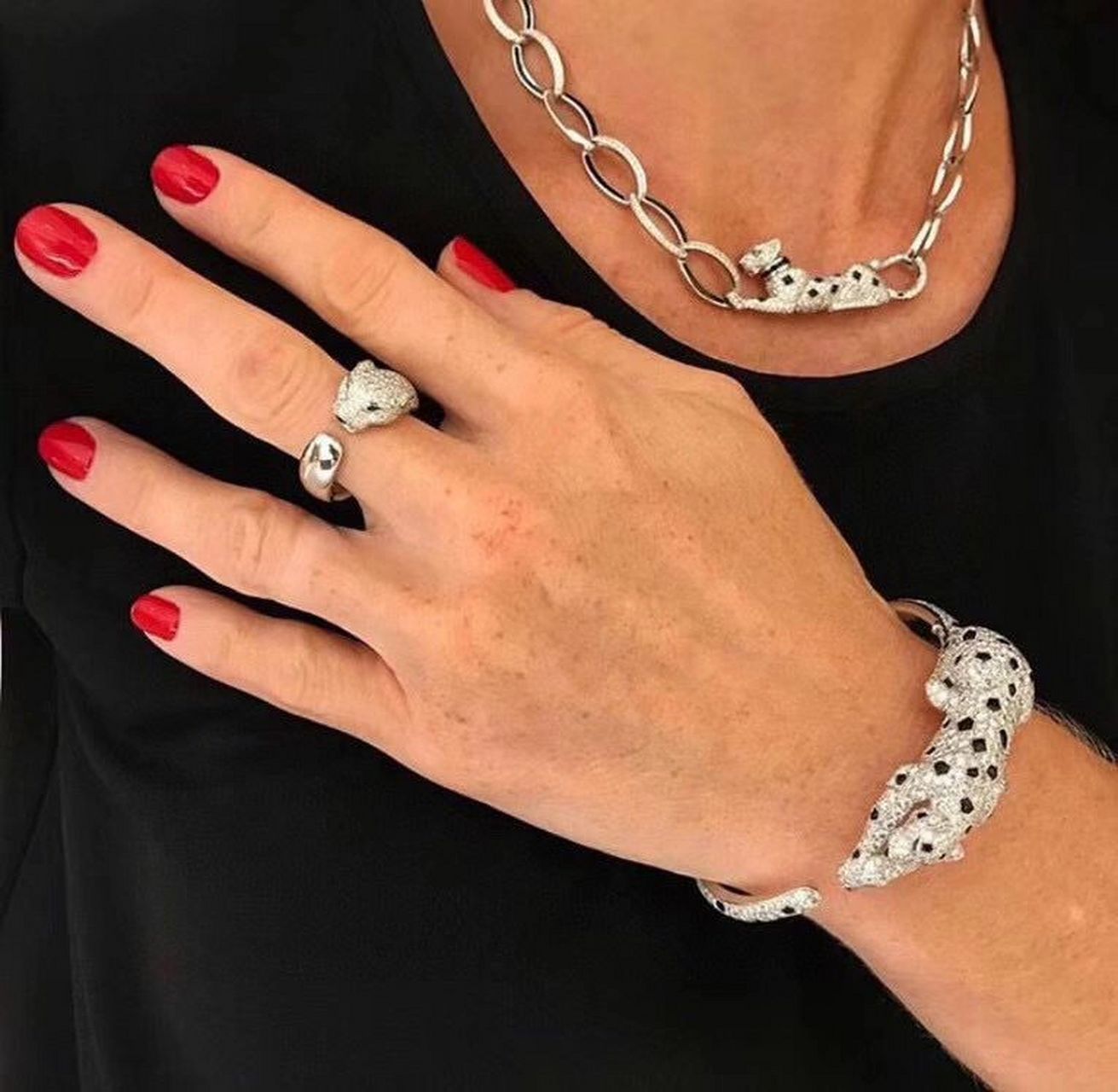 卡d亚cartier白金半钻豹头戒指   cartier 卡地亚 白金 半钻 豹头