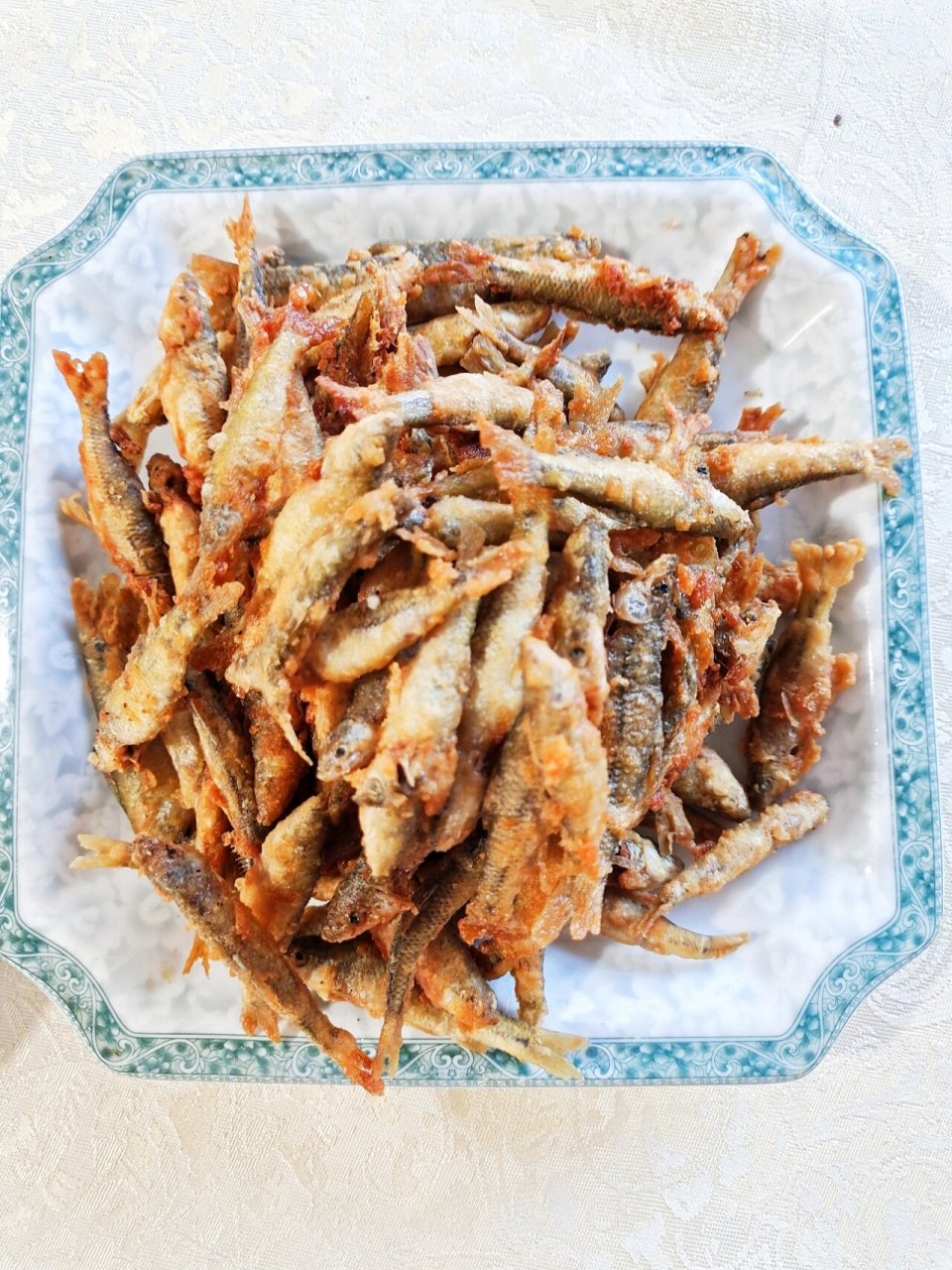 炸酥鱼,孩子一吃一大把 香鲜酥脆,小炸鱼,老少皆宜,补钙能手!