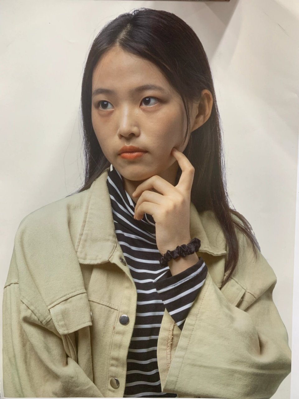 素描女胸像带手 照片 素材
