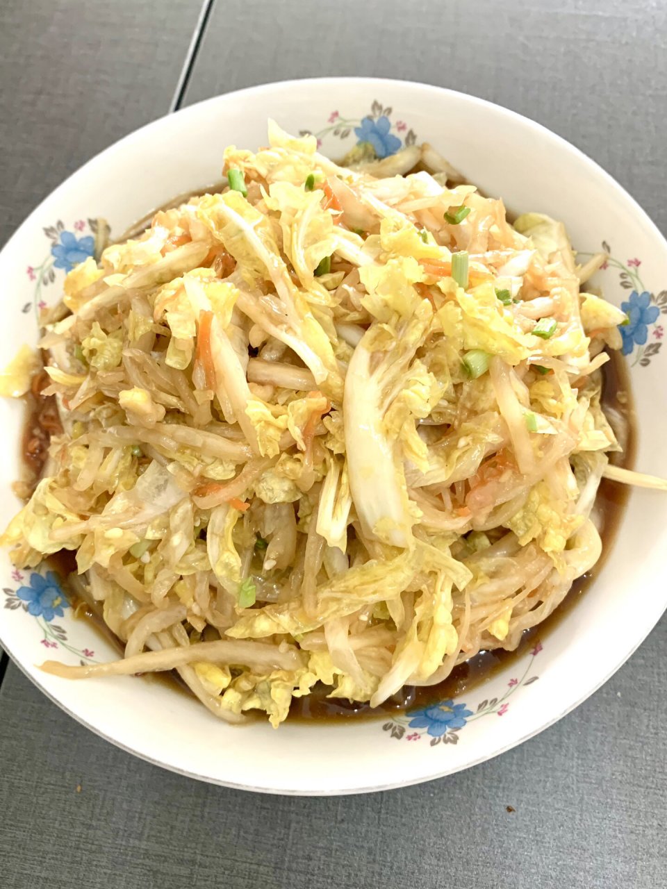 02爽口凉拌白菜心(黄芽菜) 今天做了一道下饭菜～凉拌白菜心,巨好吃