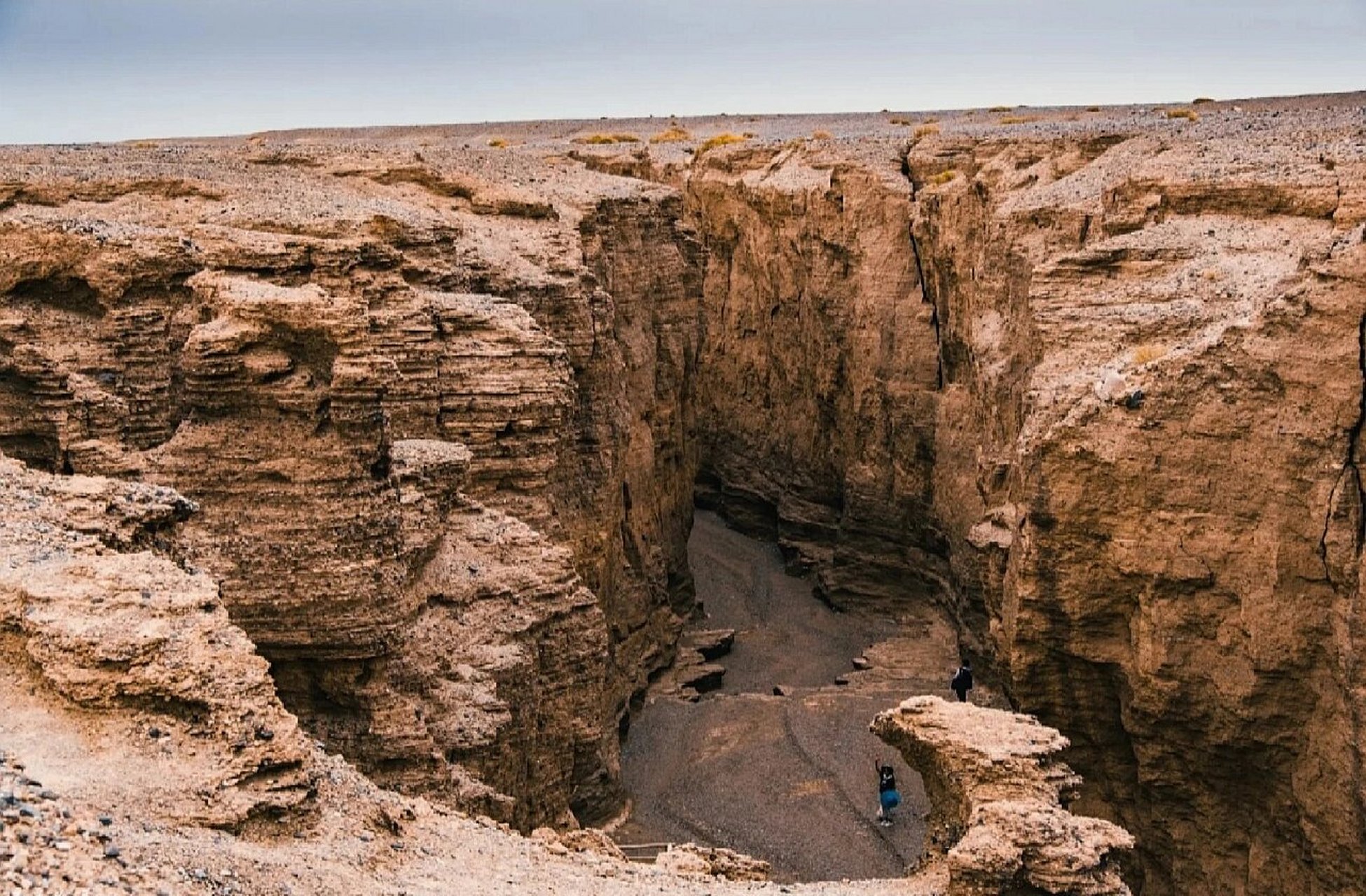 新疆人迹罕至的小众景点|罗布泊大裂谷 隐秘的存在, 周围一片荒凉的
