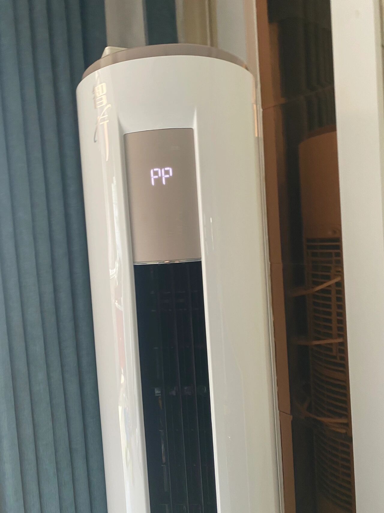 美的空调显示pp是怎么回事 制冷时打开一会儿就突然停了,显示pp