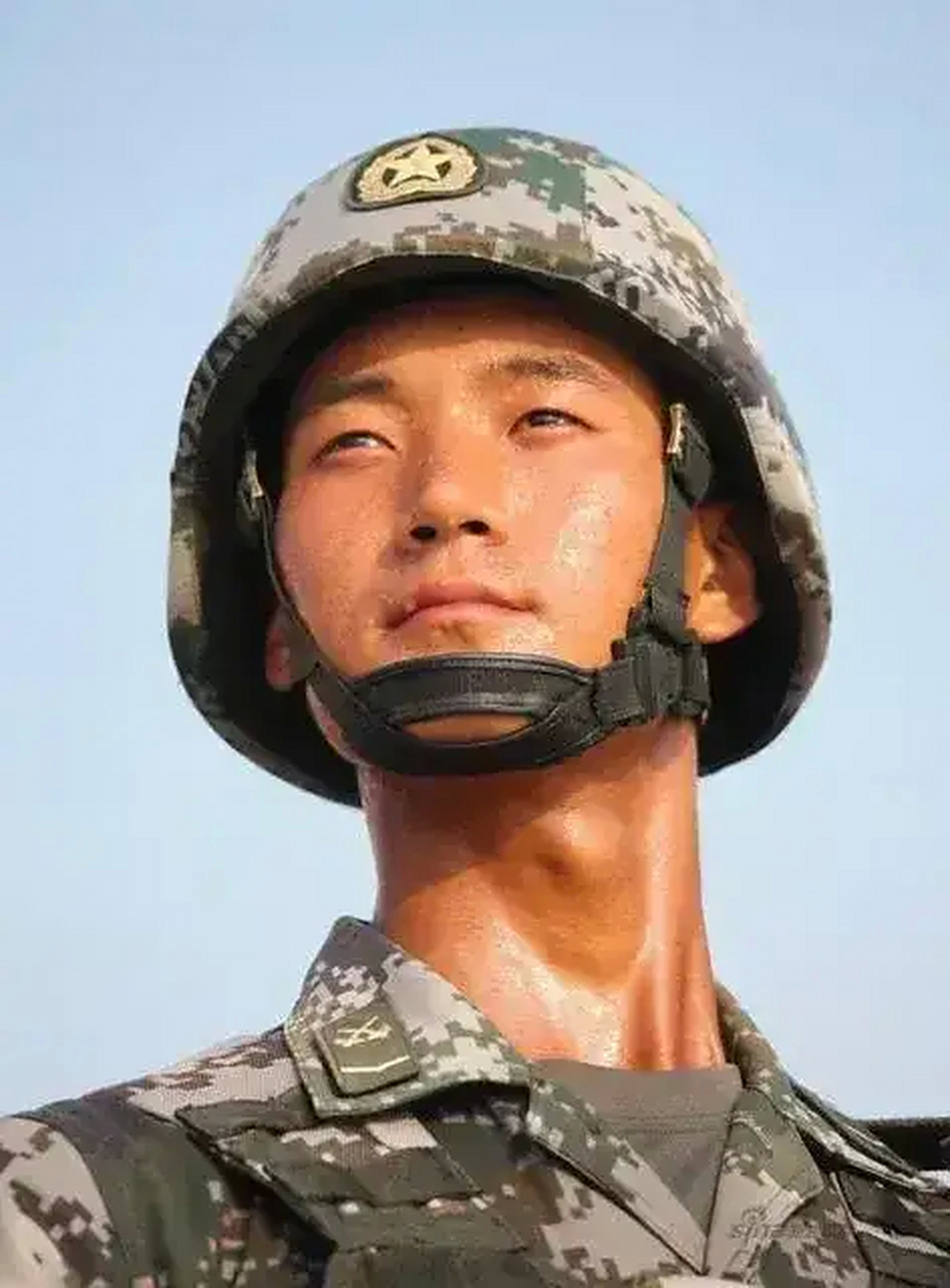 中国军人,世界最帅![威武][威武][威武] #中国正能量