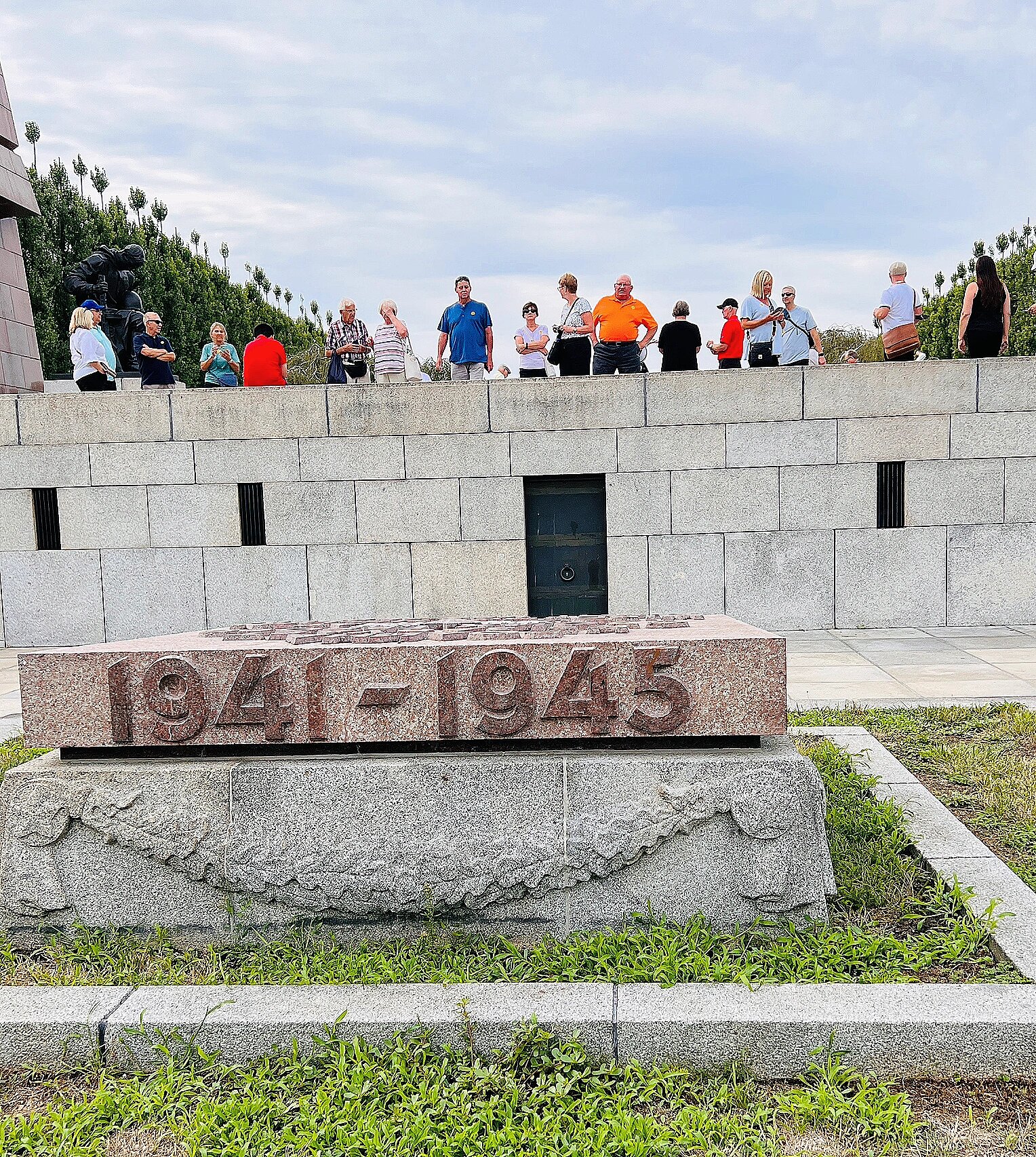 柏林苏维埃战争纪念碑 苏维埃战争纪念碑坐落于柏林的特雷普托公园内