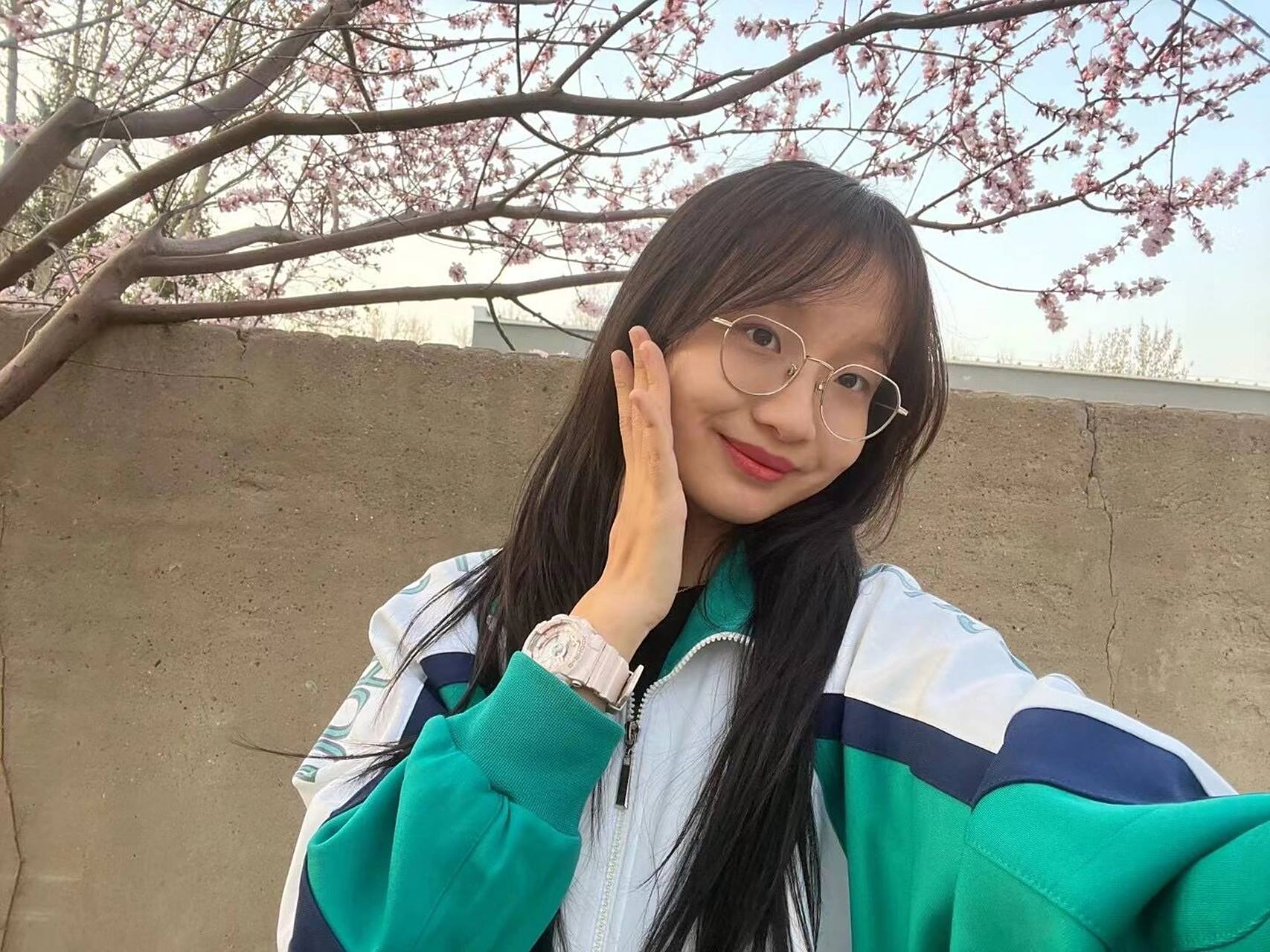 有一个好玩的,101的校服熊建校多少年就卖多少钱,每年涨价一块钱