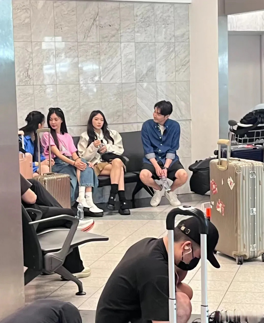 赵又廷跟程潇中间还能再坐下一个高圆圆吧?这就是已婚男人的觉悟吗?