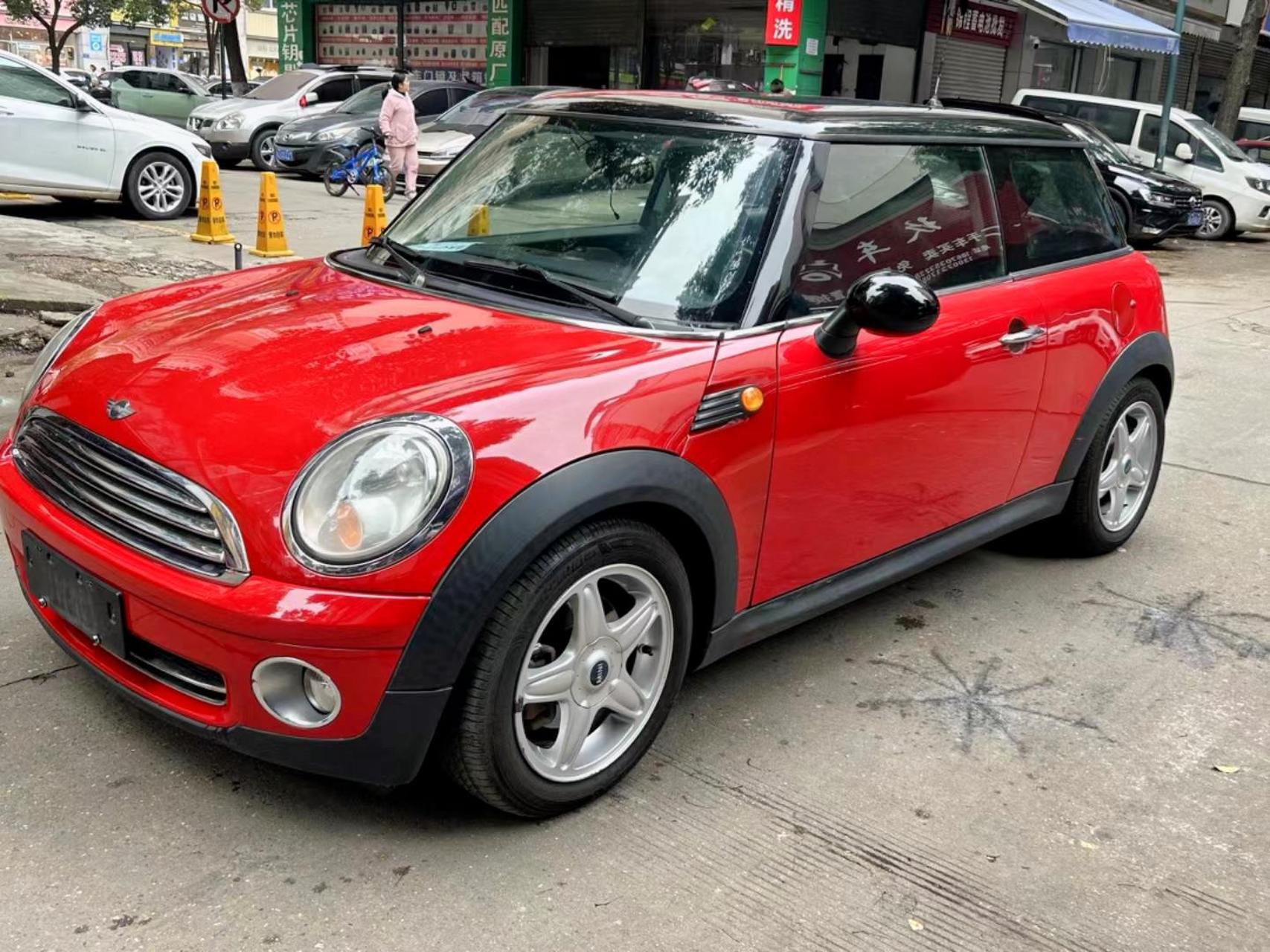 宝马小迷你 09年3月上牌,两门四座,1.