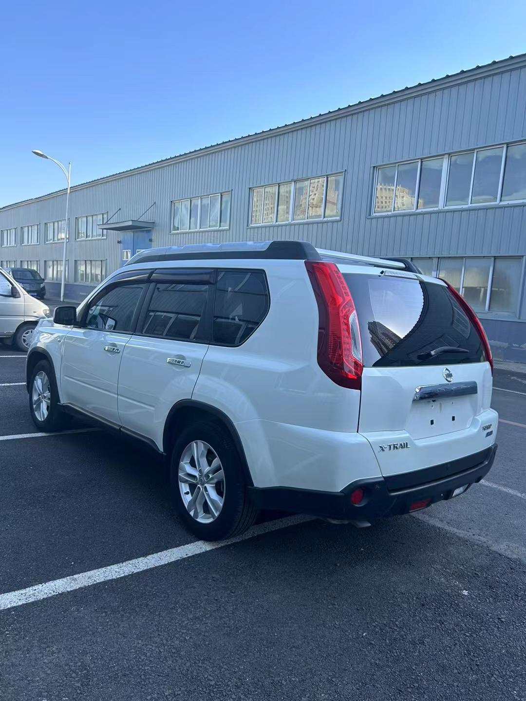 13年尼桑奇骏!2.5四驱豪华版!全车单纯更换左前叶子板!