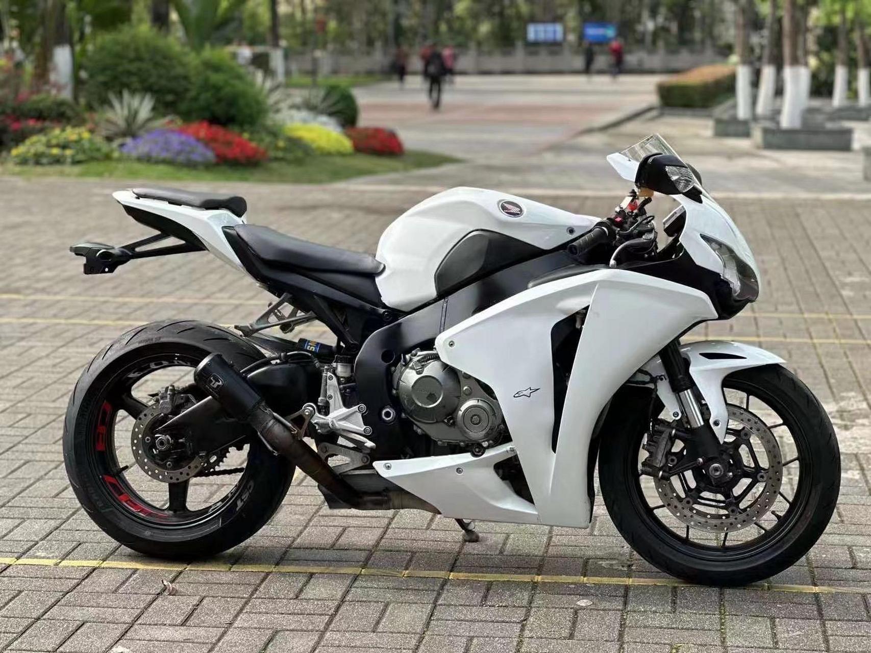 本田cbr1000鹦鹉头 一万多  原版原灯 全段排气