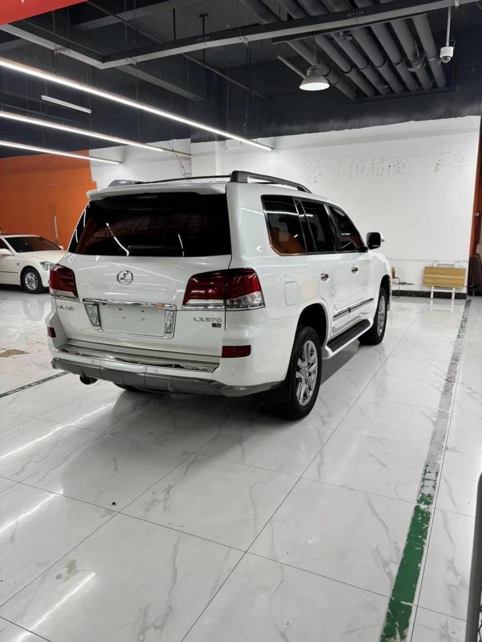 在售车型:15年中东雷克萨斯570s运动加强版,一手车,整车原版原漆,实表