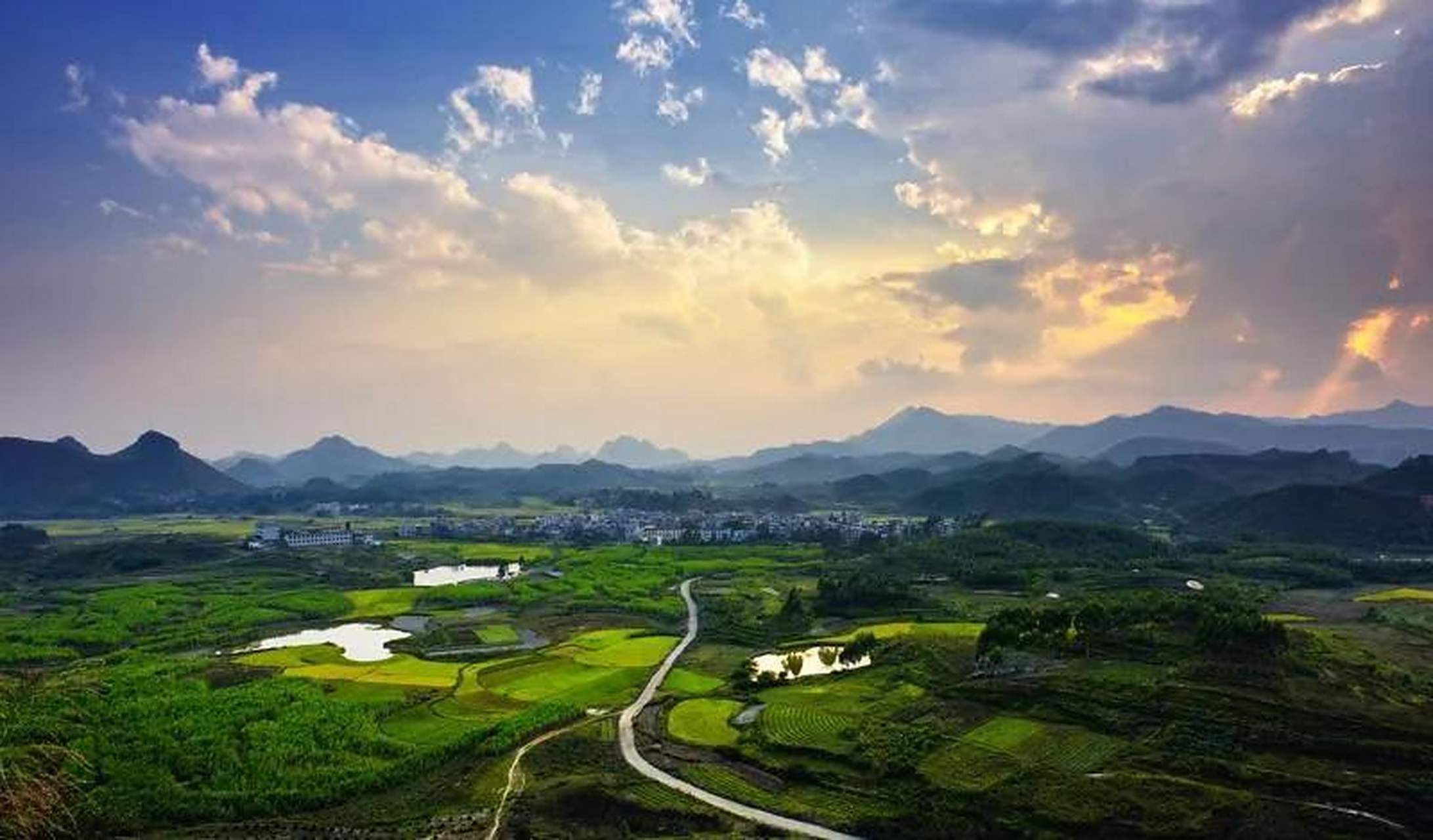 锣圩镇,武鸣区辖镇.位于区境西部,区人民政府驻地西北30千米.