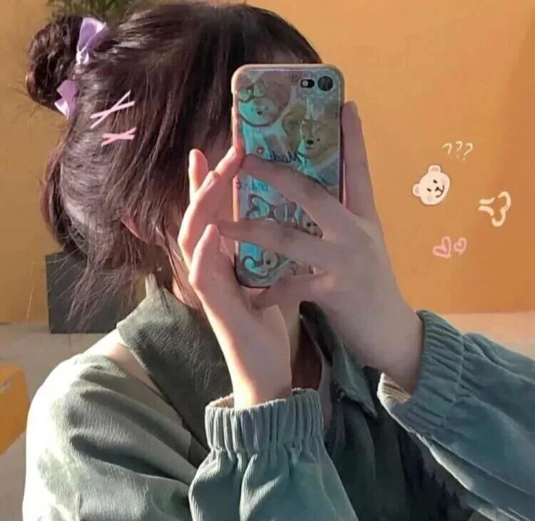 女生真人手机挡脸头像