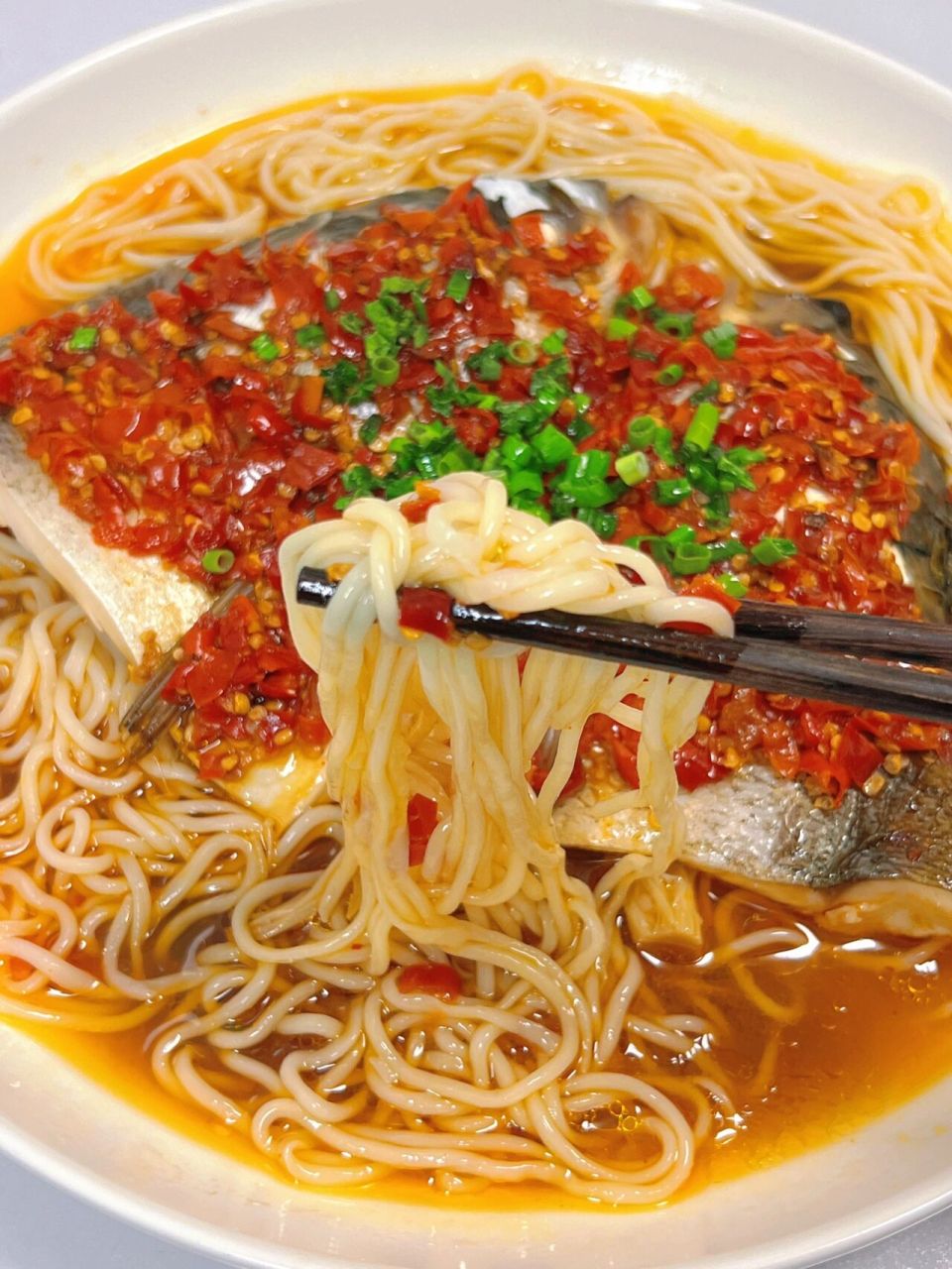 被剁椒鱼头拌面征服97厨房小白必备 一口鱼肉一口面,碳水脑瓜的快乐