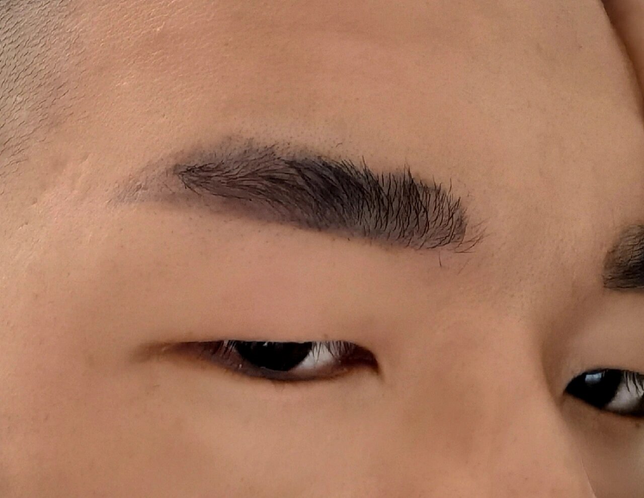 关于男生画眉 翻到了上大学时第一次自己画眉毛的照片 男生画眉毛会让