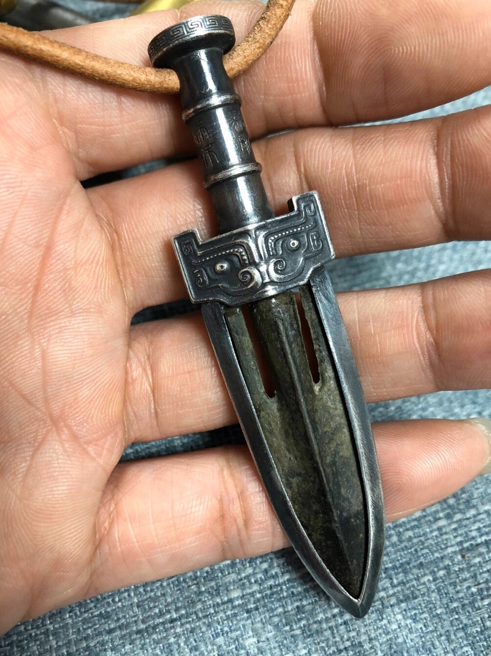 匠心工艺|战汉青铜箭头吊坠