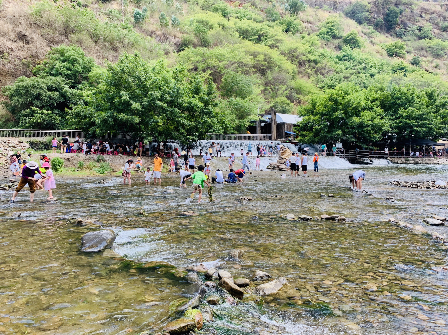 宜良柴石滩水库 离昆明最近玩水的地方,水质相当呢好,宜良柴石滩水库
