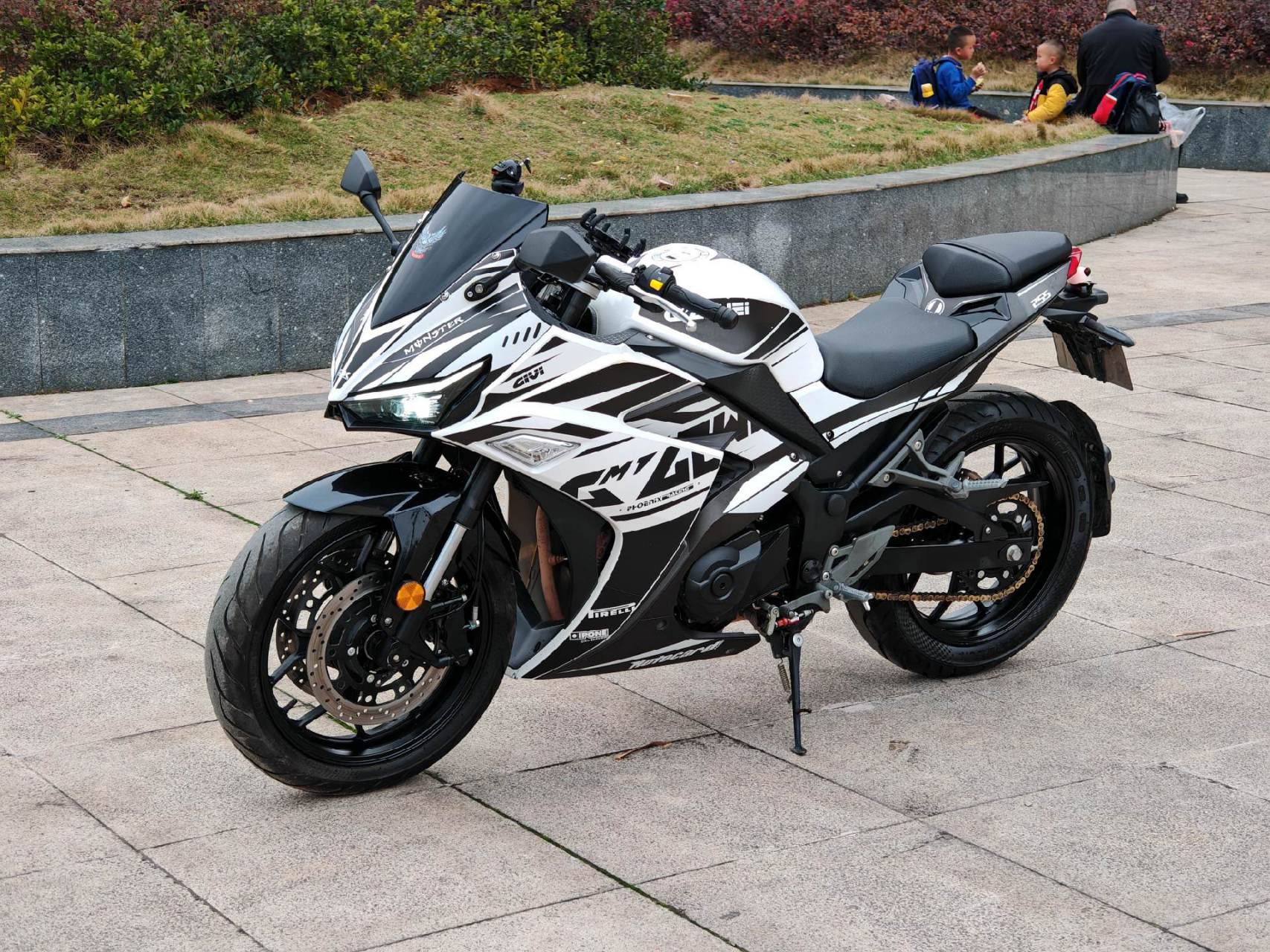 车型:诺马魅影255s高配abs摩托车 年份:2021-9 公里数:7700 过户次数