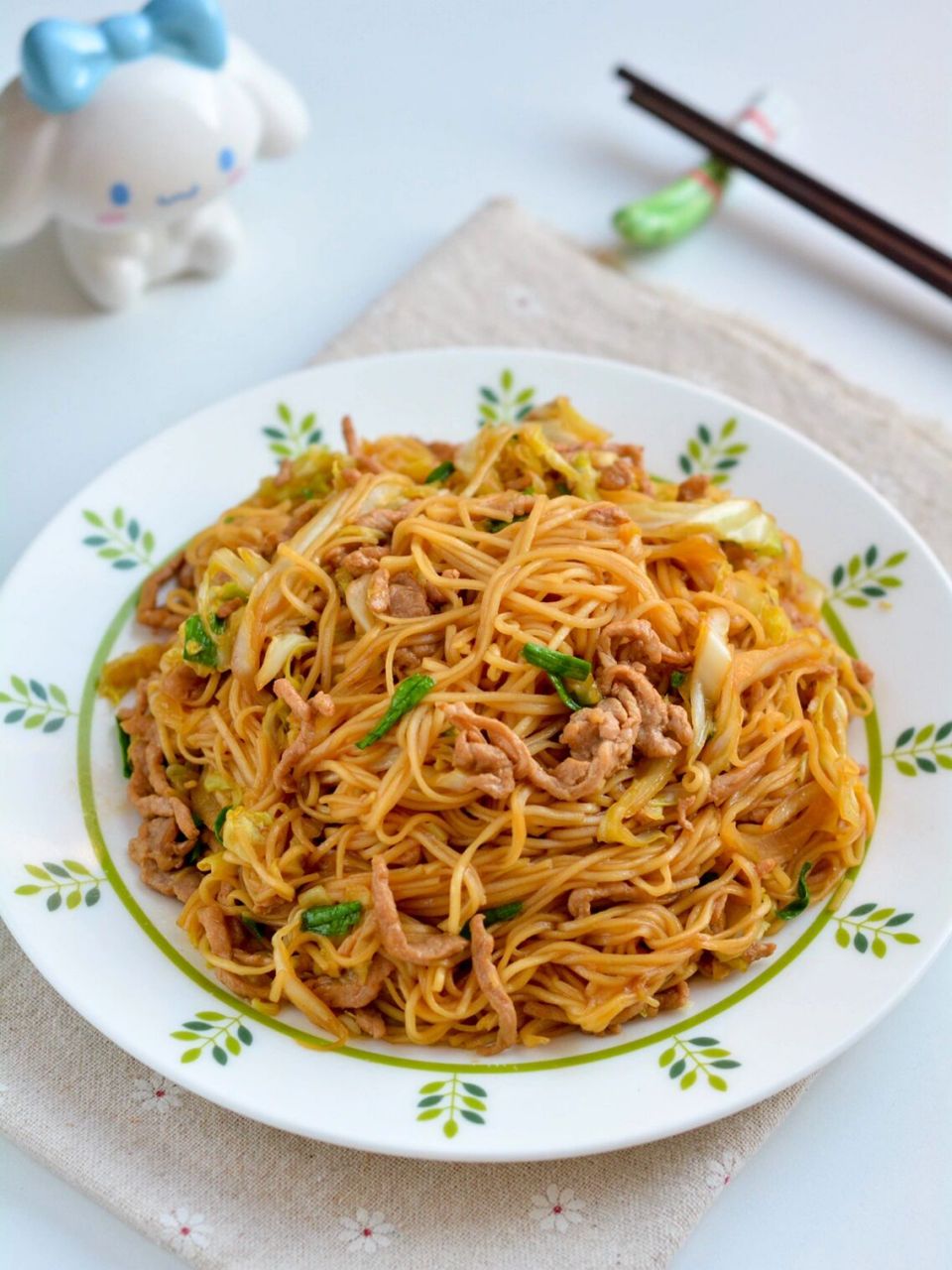 圆白菜肉丝炒面,幸福感爆棚的早餐 这道肉丝圆白菜炒面,有滋有味有