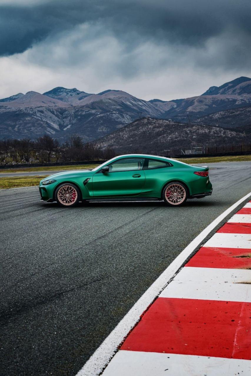 全新宝马m4 cs.纽北赛道官方圈速时间为7 min. 21.989 sec.全程20.