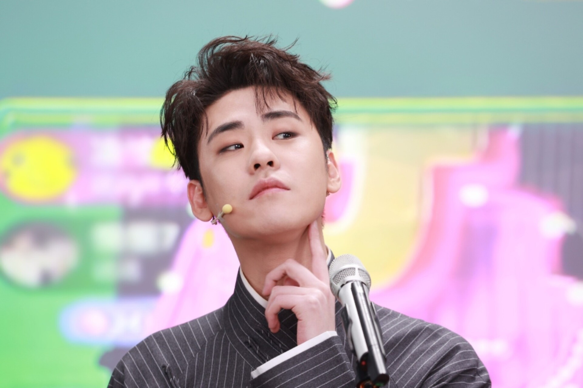 张云雷壁纸/头像/微信状态 分享一只超可爱而不自知的小福泥