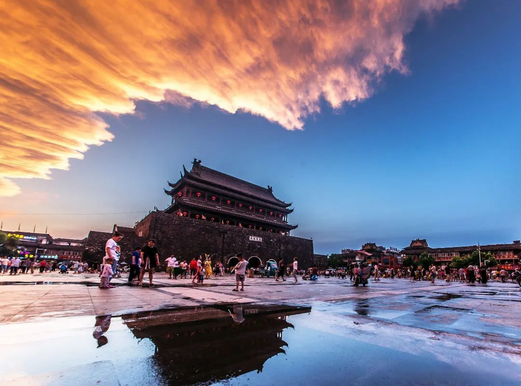 晚安# #醉美滁州#  【凤阳明中都鼓楼,号称华夏第一谯楼】 高耸的