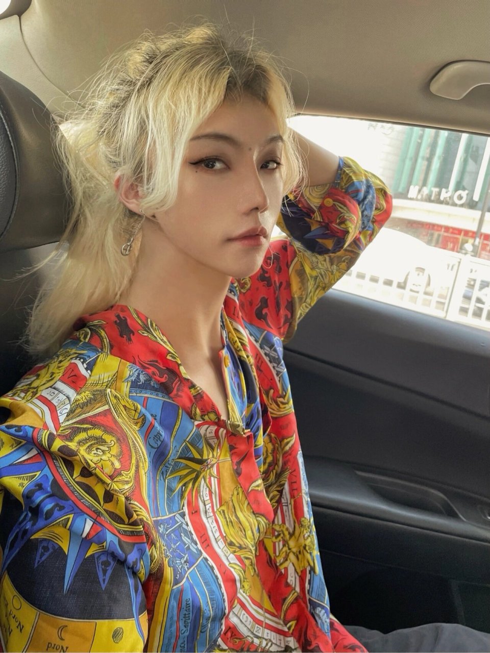 作为留了四年多长发的男生,第一次扎高马尾自我感觉挺好看还会显脸小