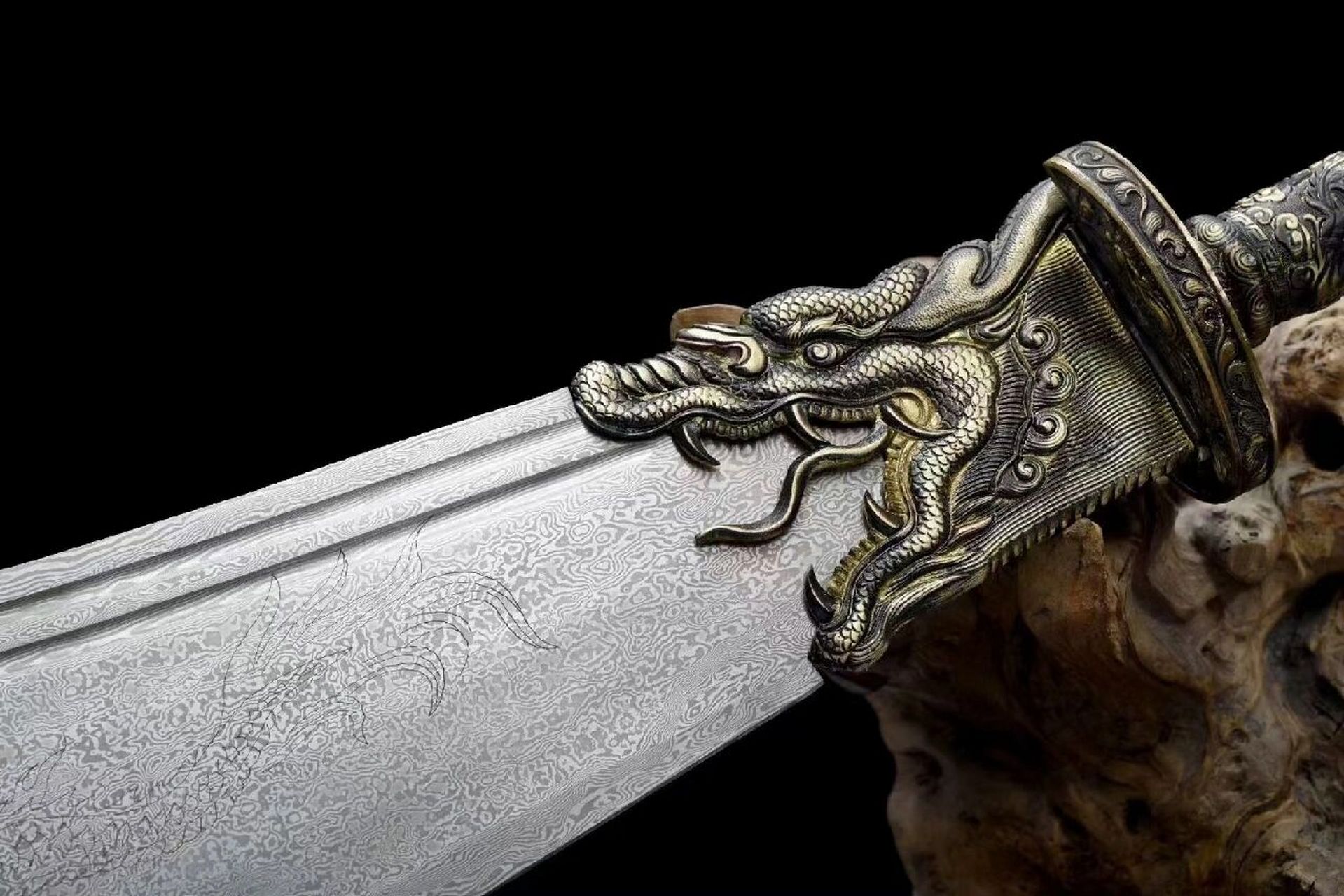 武财神关羽"青龙偃月刀" 极品神器武财神关羽"青龙偃月刀",又名"冷艳