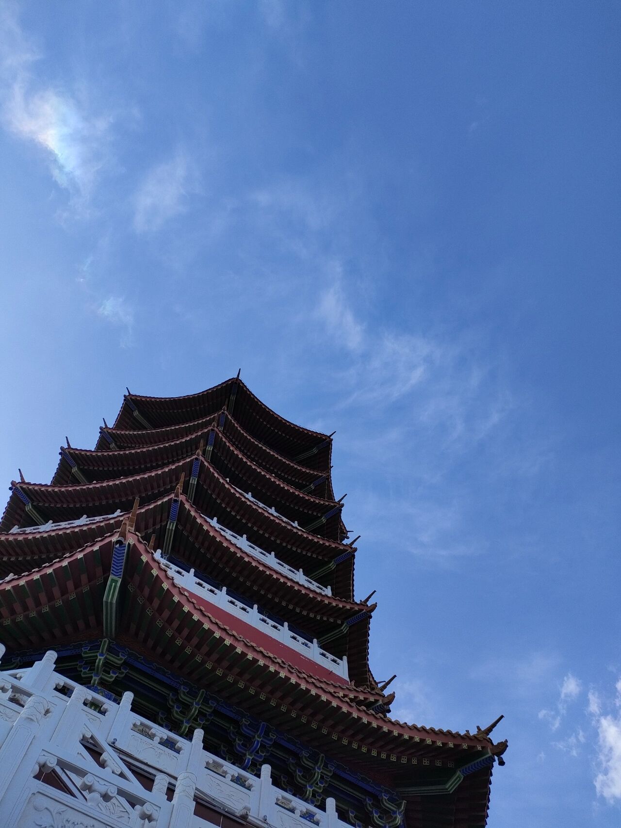 没想到古雁岭这么好拍 过了固原北收费站,就远远看到这个塔.