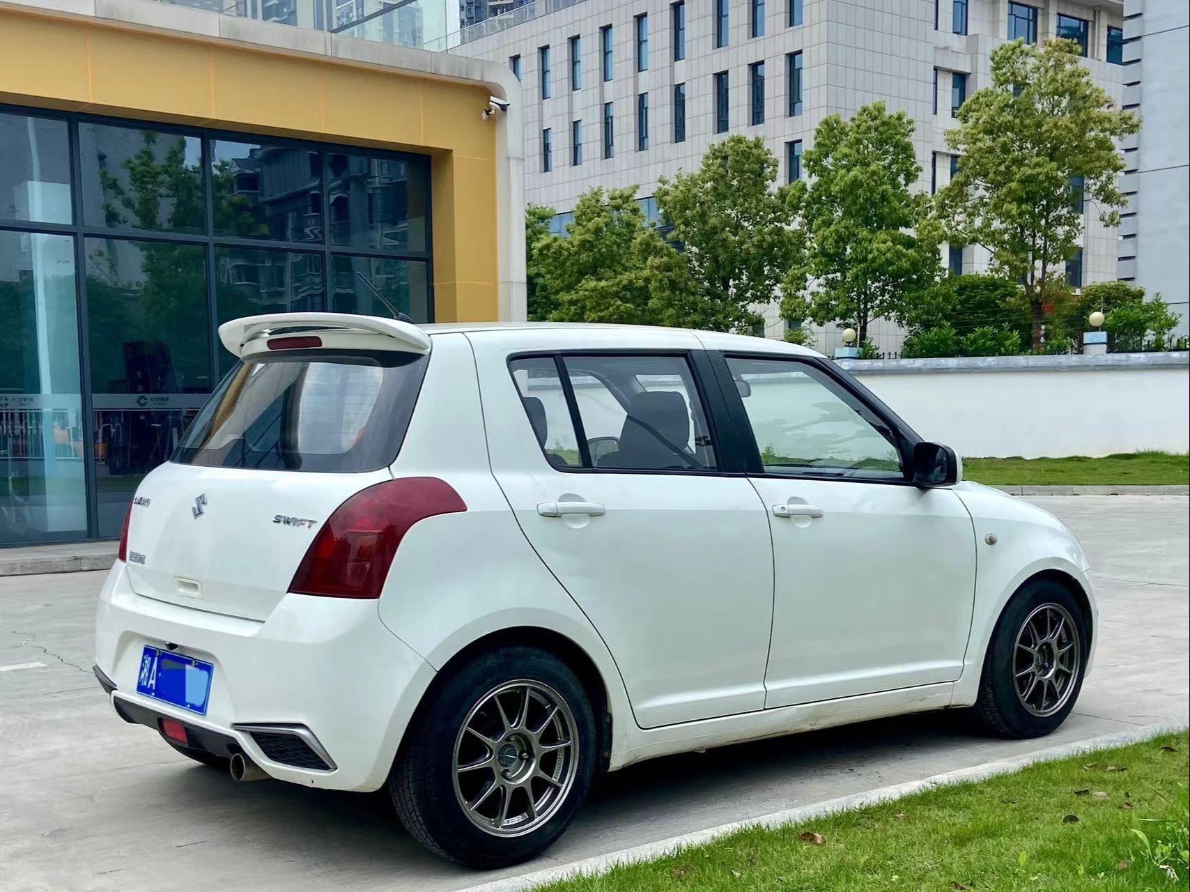 白色雨燕确实漂亮.今天给大家带来一台白色小雨燕.