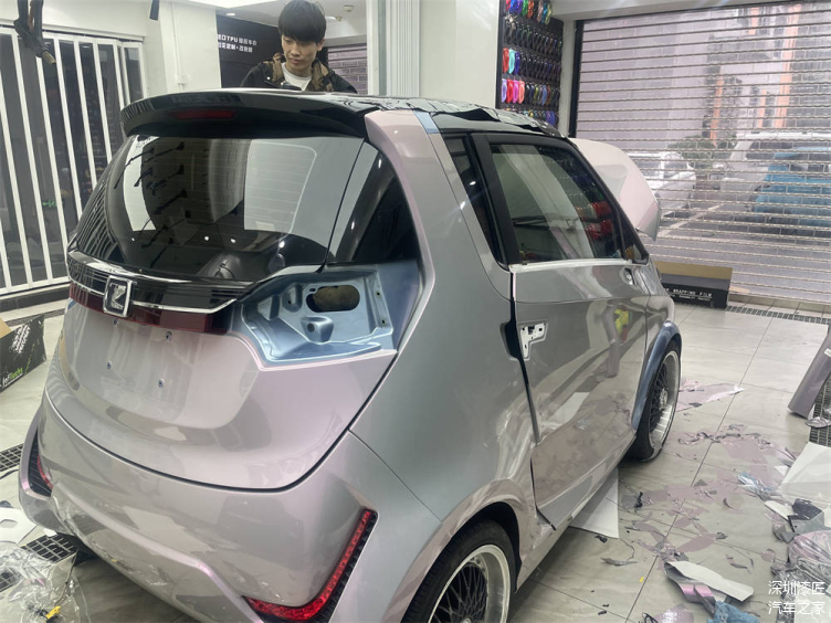 众泰e200全车贴膜改色梦幻火山灰夏季换新衣即刻开启浪漫之旅