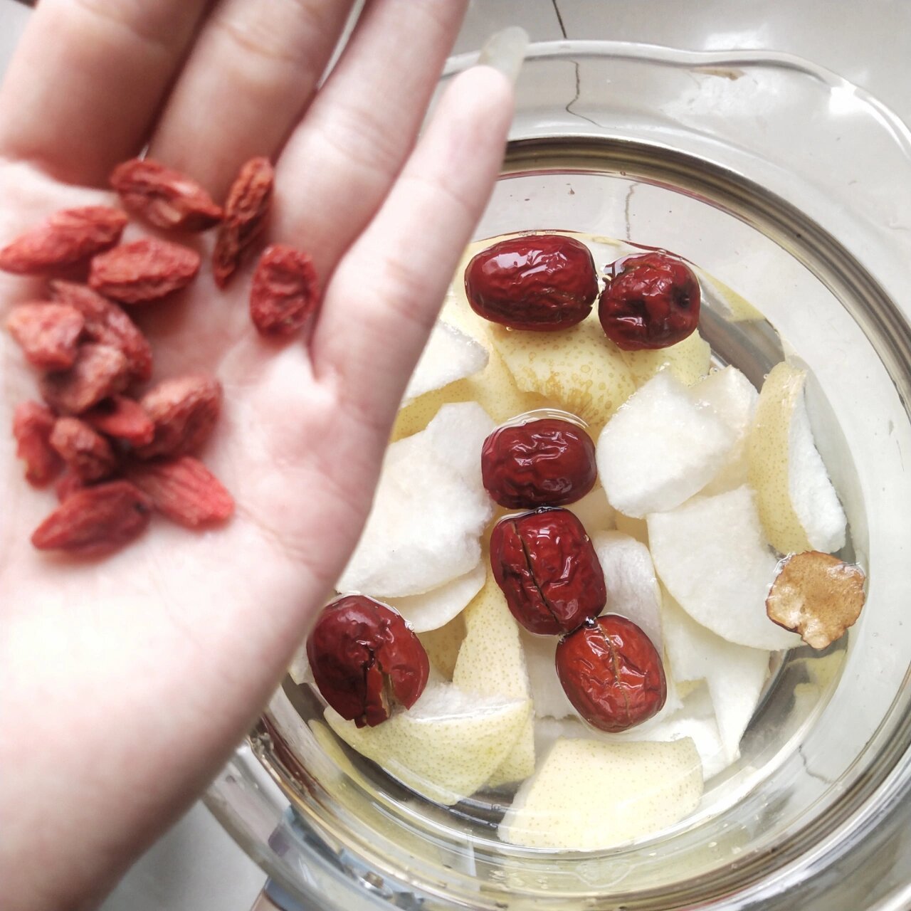 梨子养生水 生活茶梨水红枣梨和红枣煮水喝功效 梨和红枣一起煮水喝的