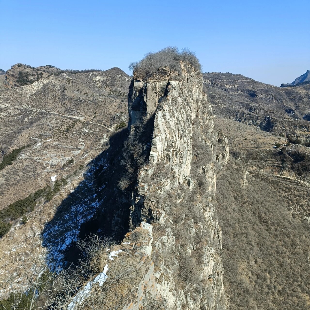 一座神奇的山"三角城" 在黄山霞云岭西边,有一座神奇的山叫三角城