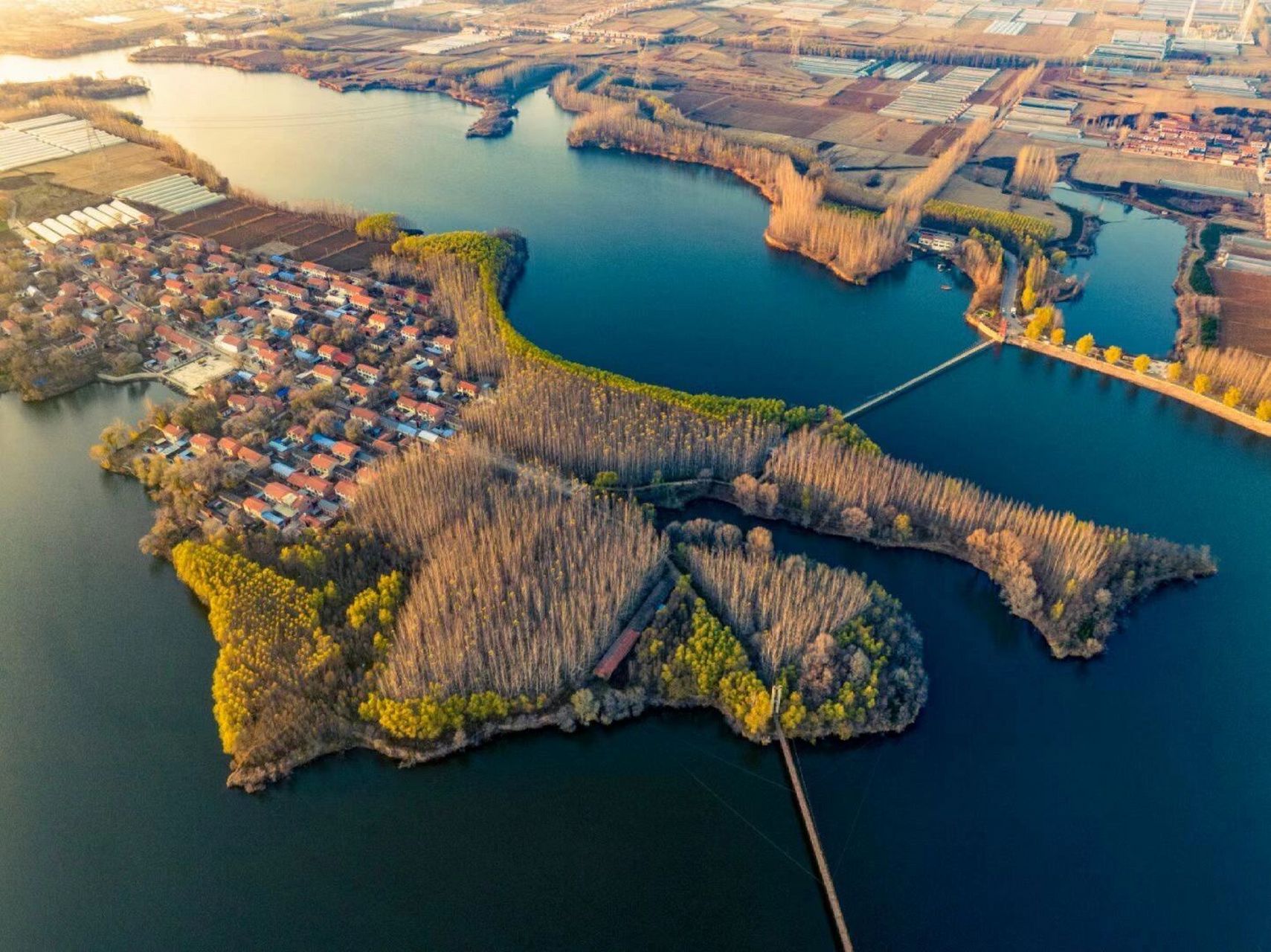 神仙美景之地——长子申村水库 这里是长子申村水库 航拍作者:李德心