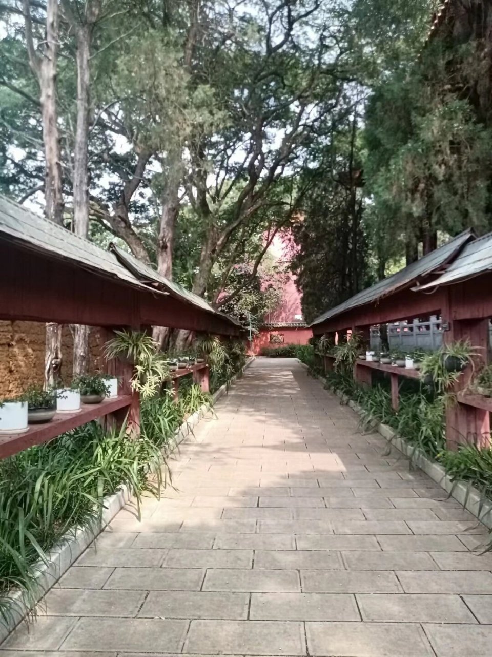 安宁八街 三和寺坐落在八街镇,八街为安宁市辖镇,东出昆阳,西进易门
