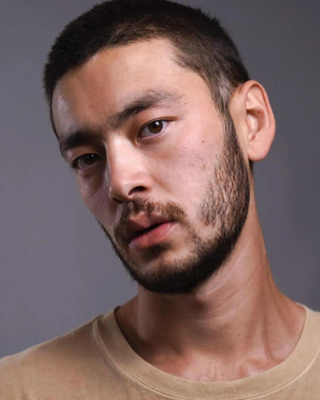 今年26岁的哈萨克斯坦男演员 askar ilyassov