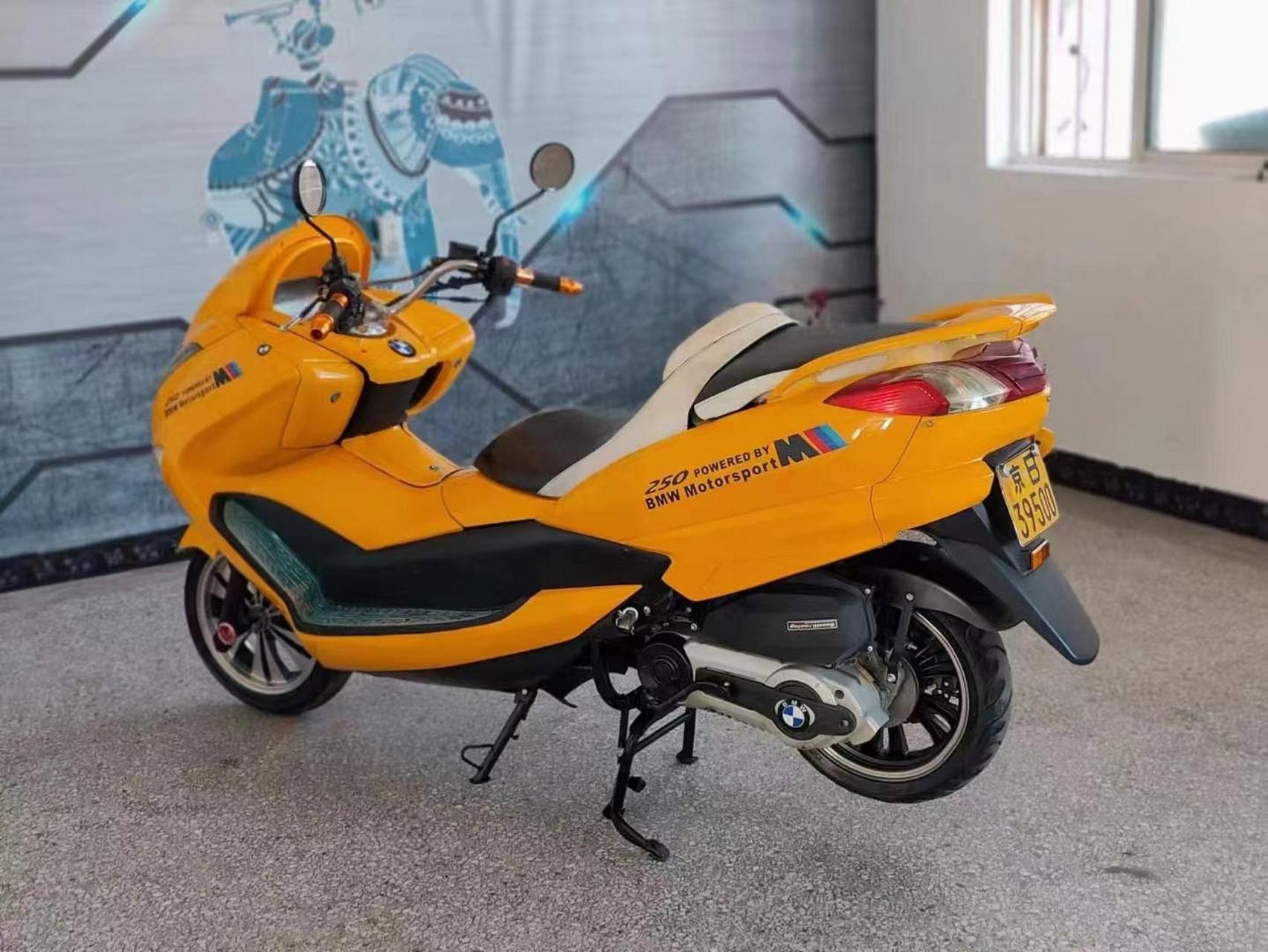 售价7880元包邮,宝马款马杰斯特t3大船,黄金战舰版本,独立液晶仪表