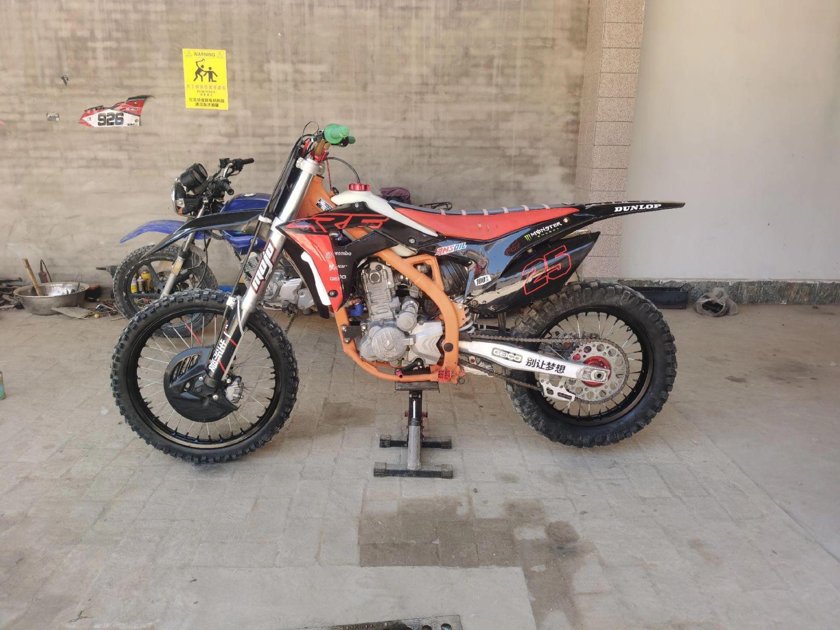 波速尔歼1   水冷   cbs300排量   车况精品       减震干净   回弹