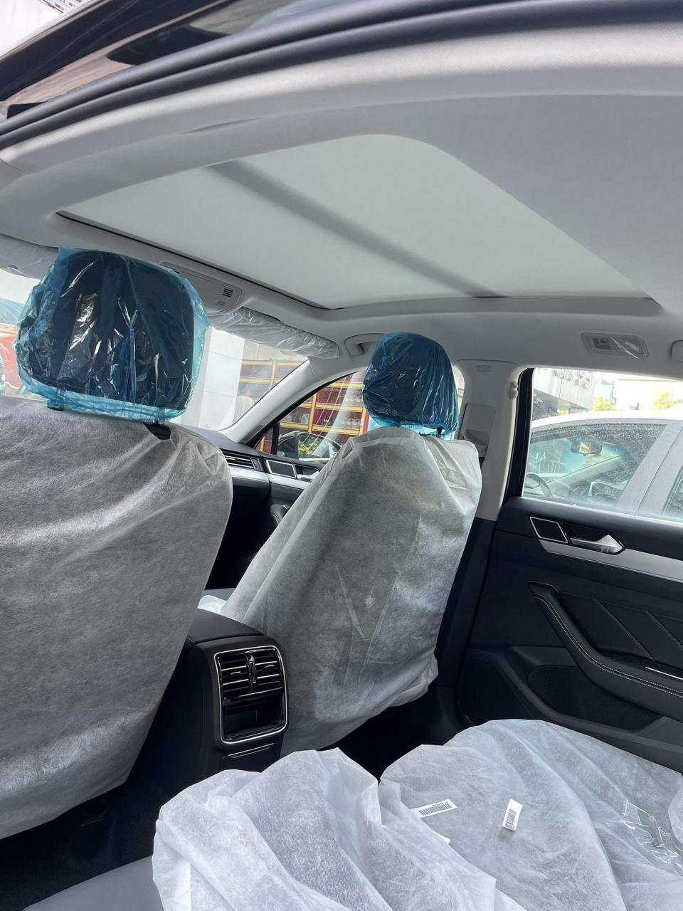 迈腾的后排空间足矣满足日常家用需求,后备箱空间也是非常大的.