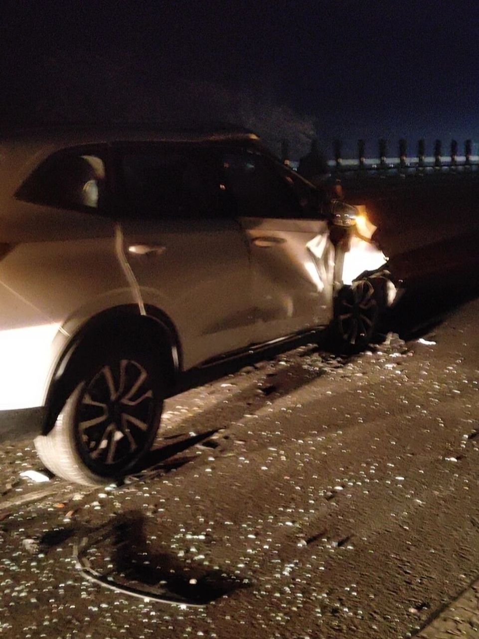 哈弗h6追尾小货车 哎,最近开车有点飘了,当个惊醒,晚上回太原高速上