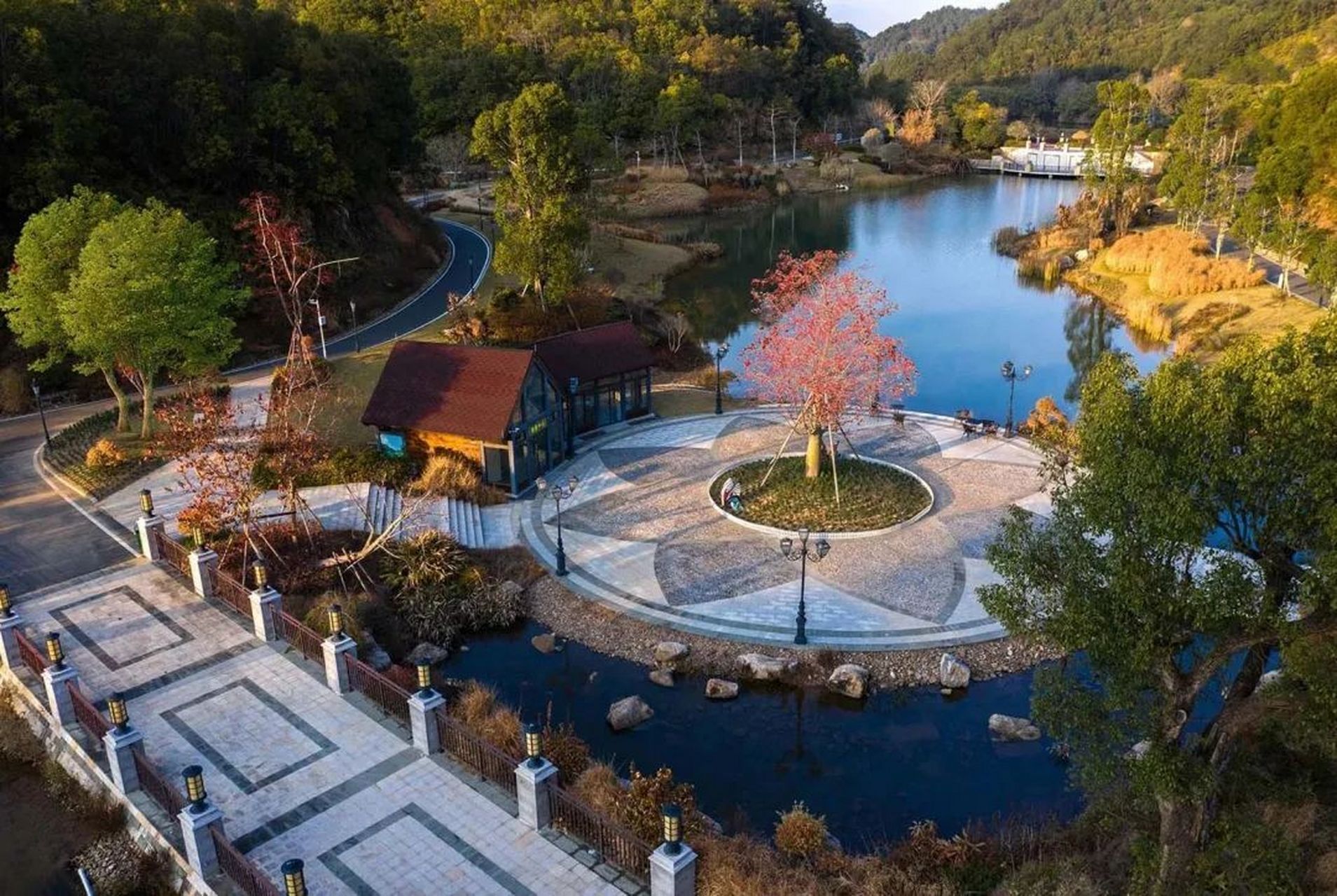 雁山湖国际花园度假区:山色迷人,艺境共生 雁山湖国际花园度假区位于