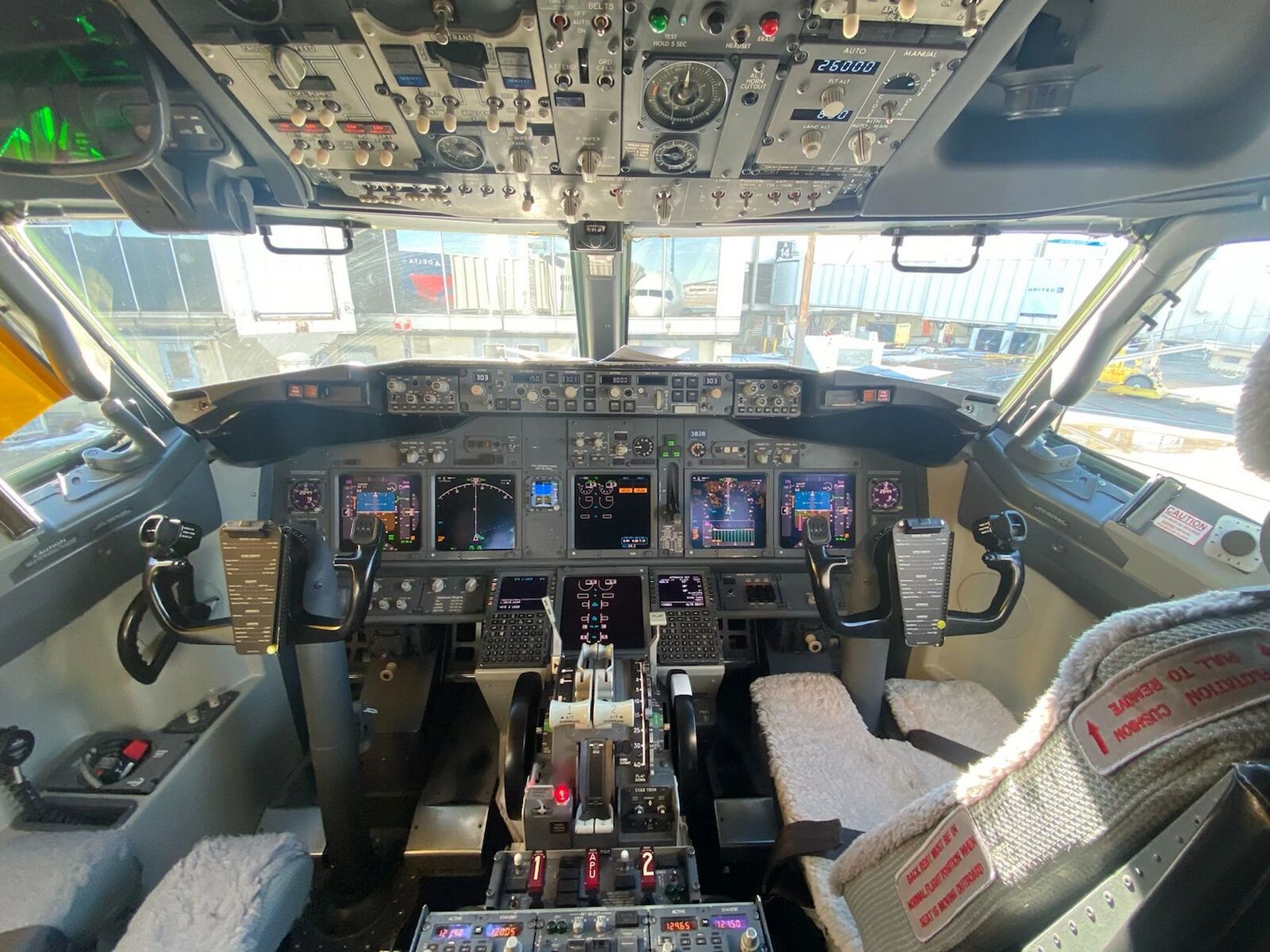 波音737驾驶舱图解图片