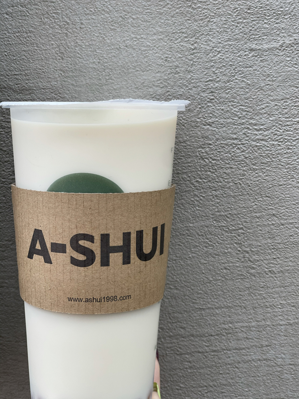 阿水大杯茶新品 "白月光 "茉香奶绿 阿水 我可算的上阿水大杯茶的忠实