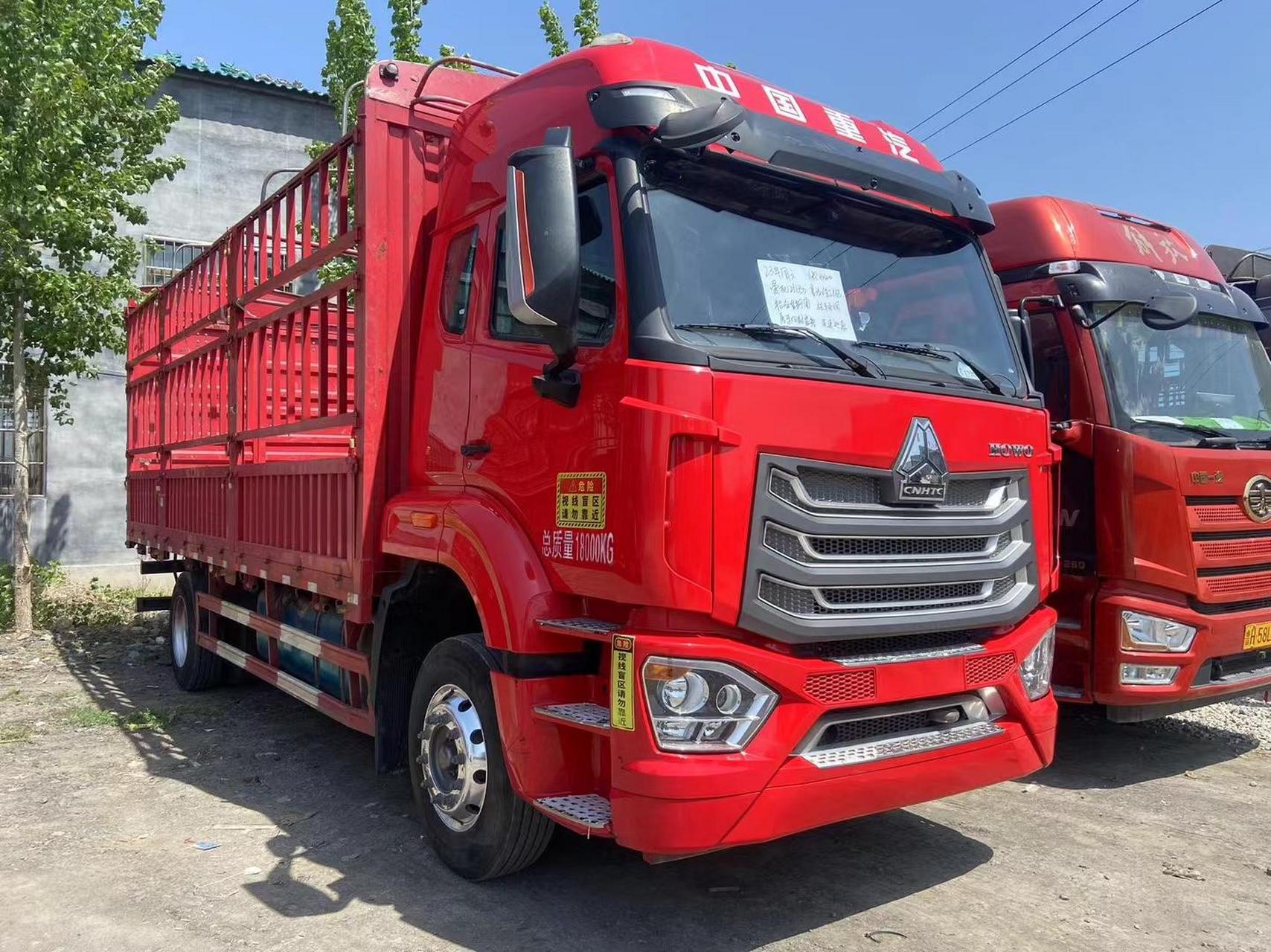 6米8高栏23年豪沃n5g 251马力 国六排放 驻车空调  四